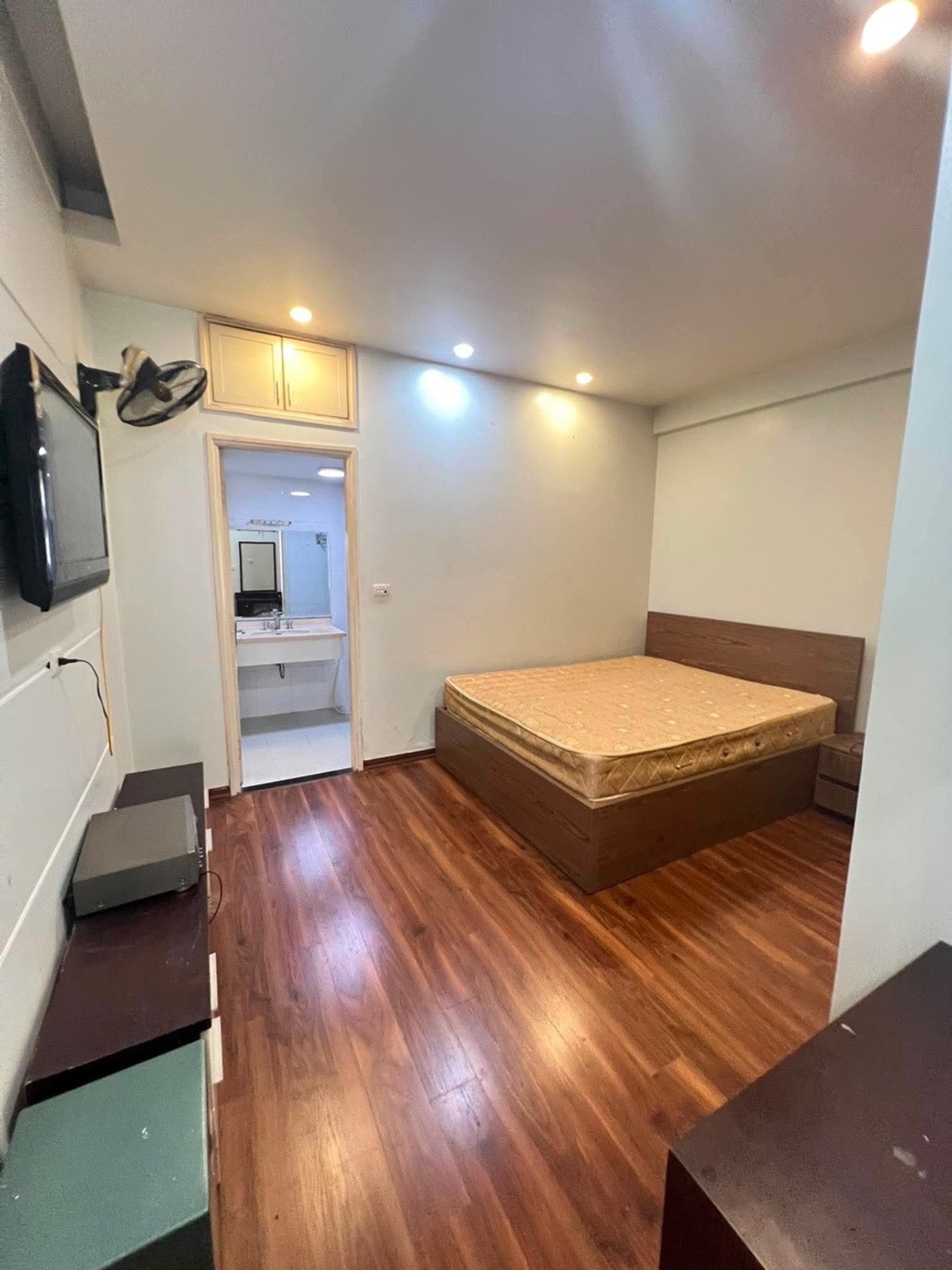 Bán nhà Khuất Duy Tiến - diện tích 90m2 1 tầng - Căn hộ chung cư VIP - giá 8,1 tỷ