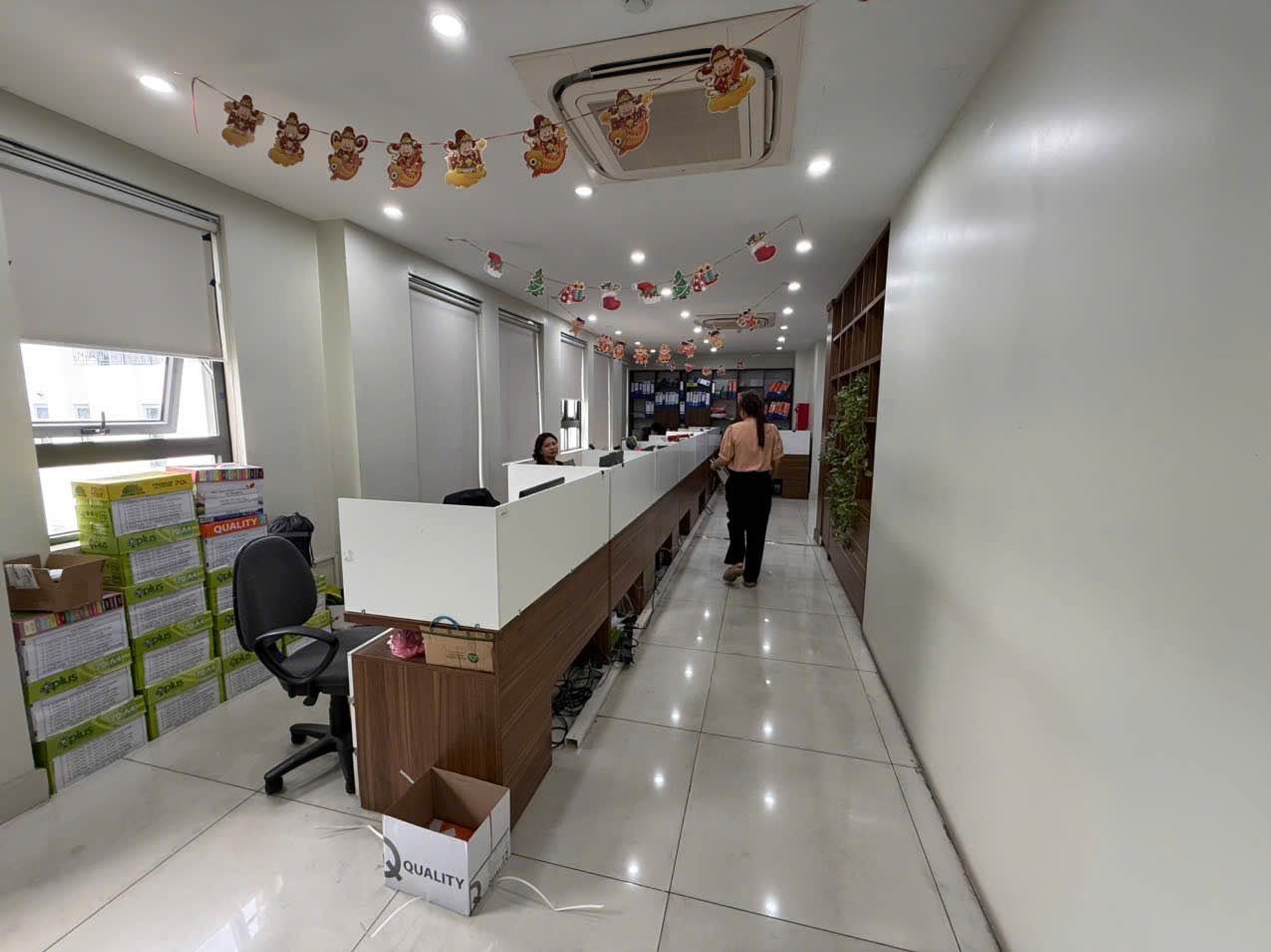 Bán nhà Ngõ 4 ô tô tránh - diện tích 225m2 5 tầng - Mặt phố lớn, vỉa hè rộng - giá 102 tỷ