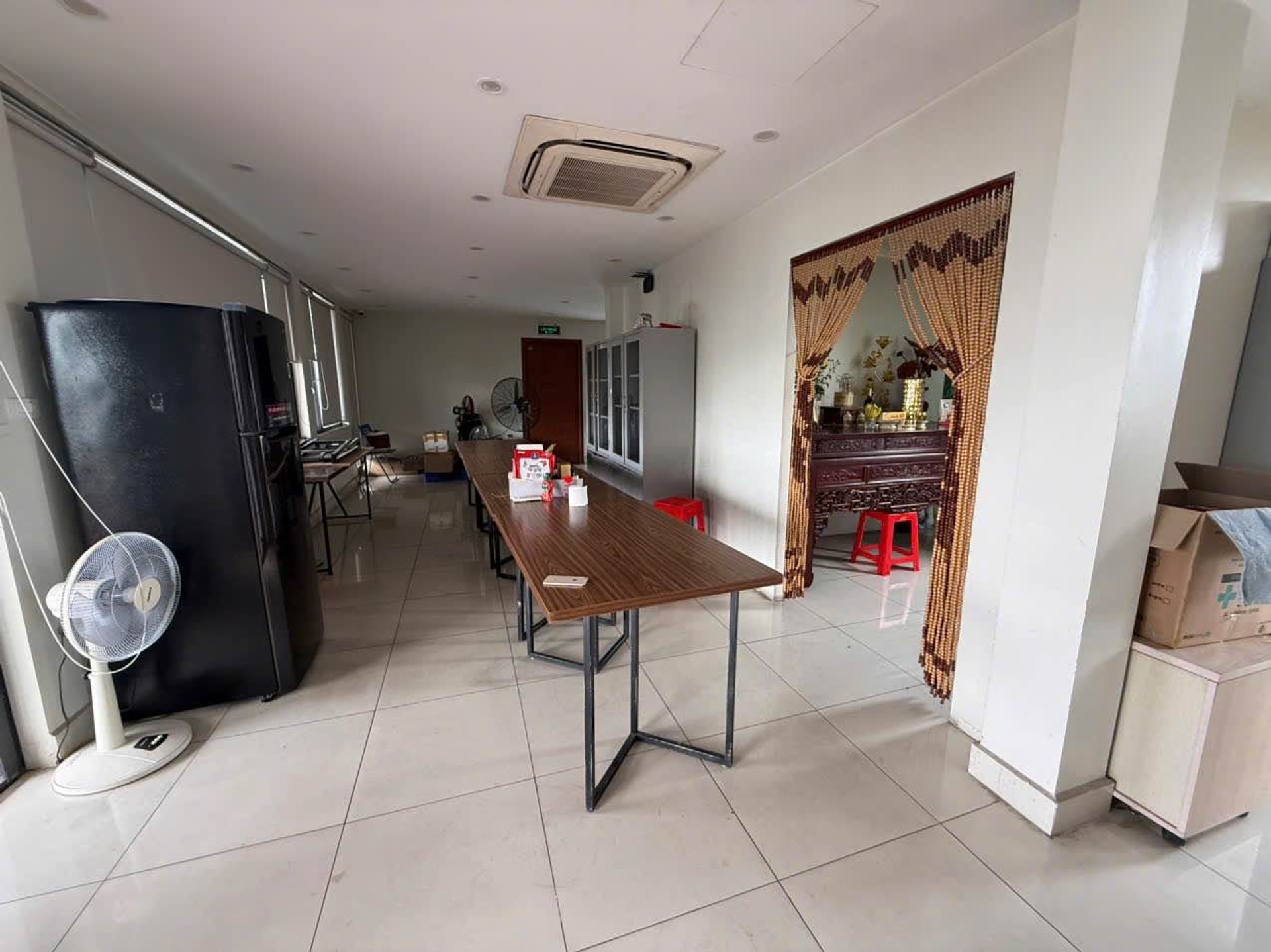 Bán nhà Ngõ 4 ô tô tránh - diện tích 225m2 5 tầng - Mặt phố lớn, vỉa hè rộng - giá 102 tỷ