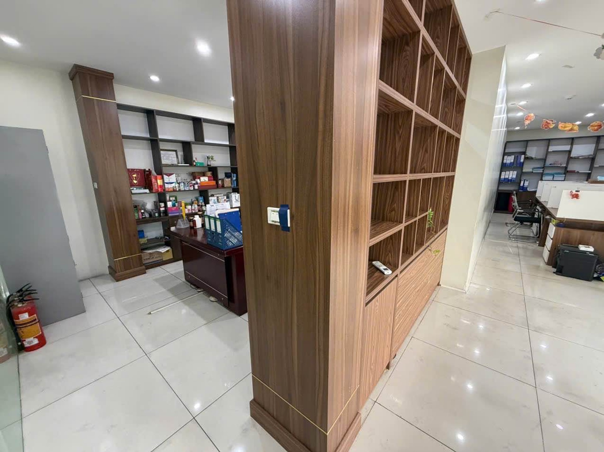 Bán nhà Ngõ 4 ô tô tránh - diện tích 225m2 5 tầng - Mặt phố lớn, vỉa hè rộng - giá 102 tỷ