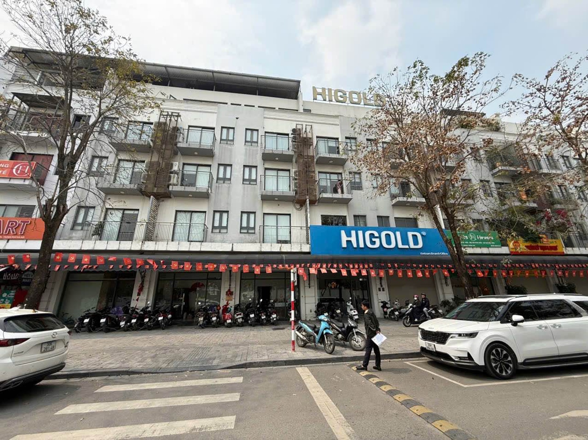 Bán nhà Ngõ 4 ô tô tránh - diện tích 225m2 5 tầng - Mặt phố lớn, vỉa hè rộng - giá 102 tỷ