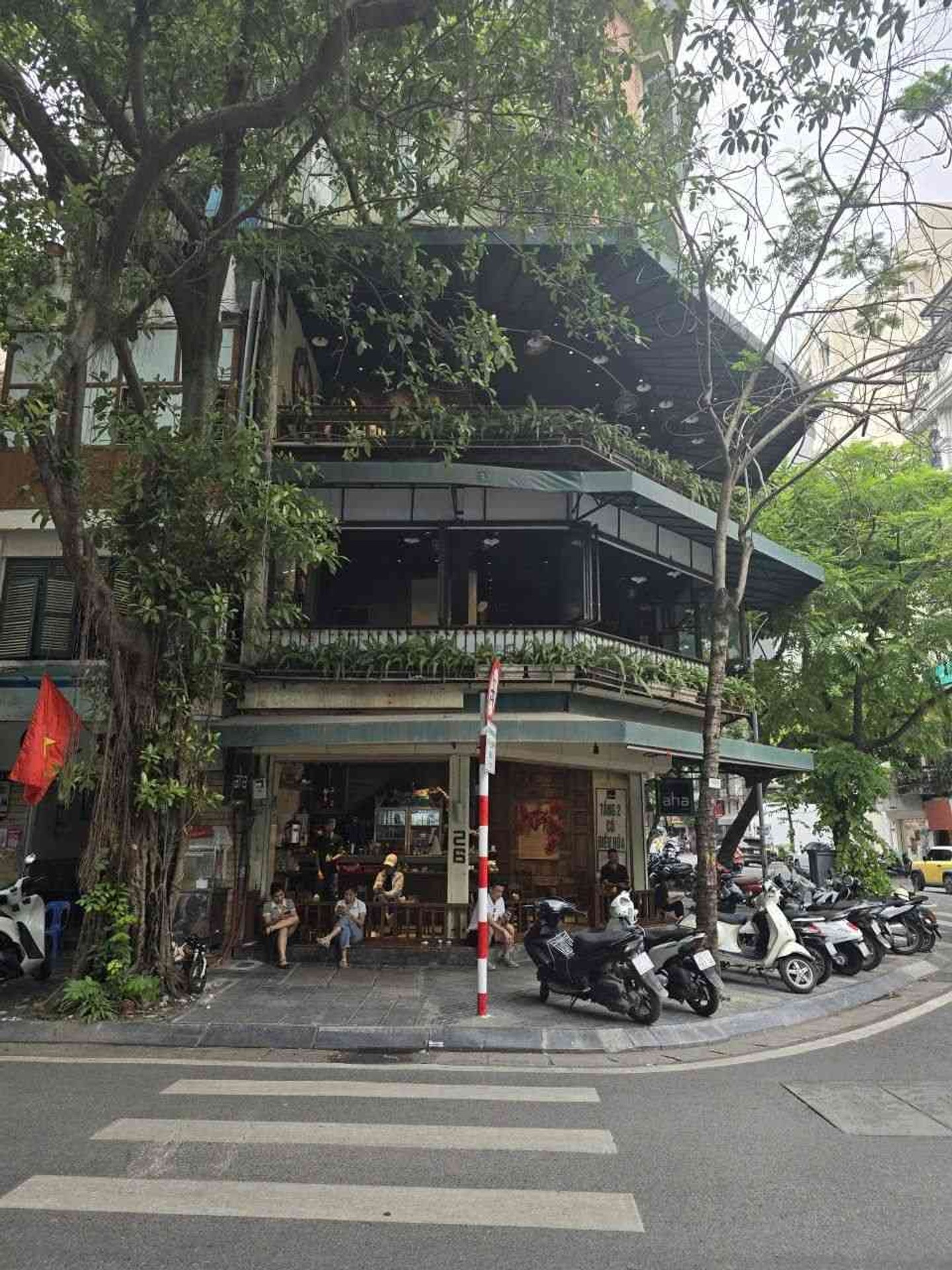 Bán nhà Triệu Việt Vương - diện tích 42m2 6 tầng - Lô góc 2 mặt phố - giá 42 tỷ