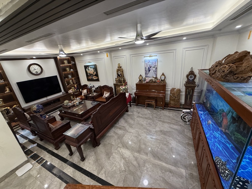 Bán nhà Giáp Nhất - diện tích 140m2 6 tầng - Ô TÔ ĐỖ CỬA - giá 39,2 tỷ