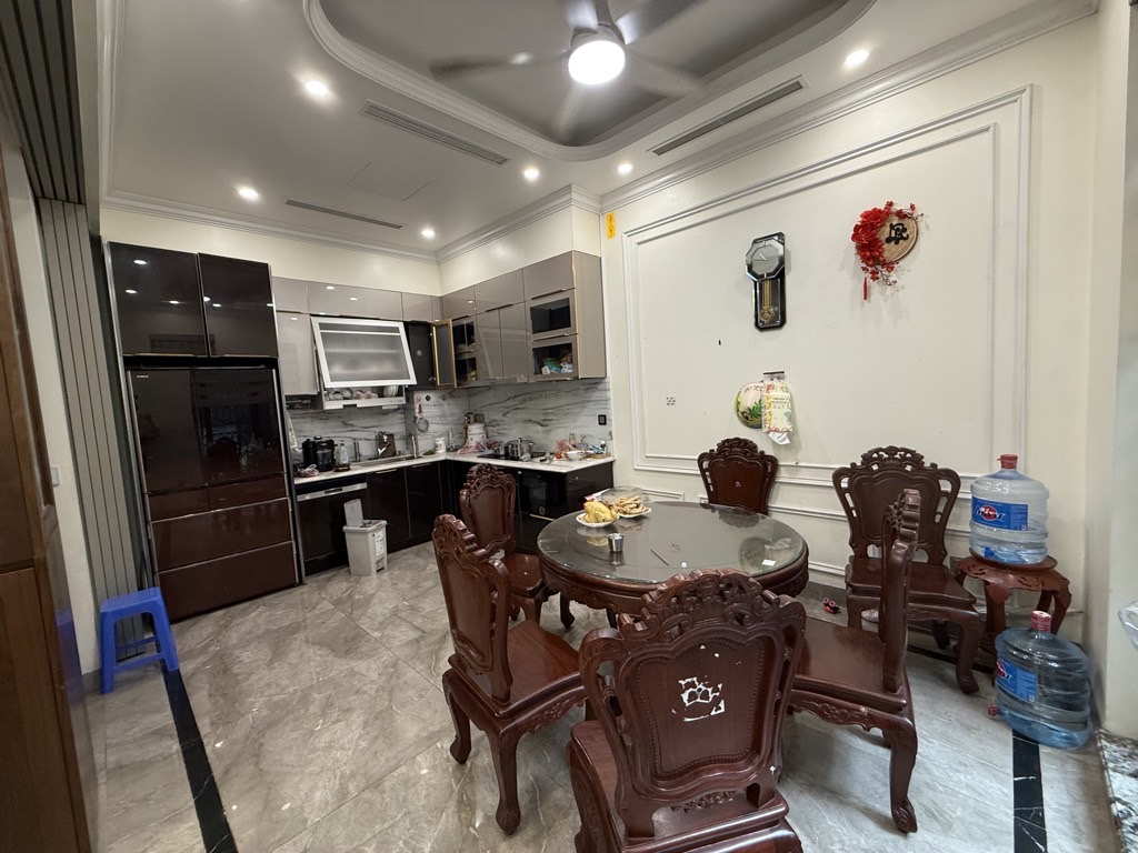 Bán nhà Giáp Nhất - diện tích 140m2 6 tầng - Ô TÔ ĐỖ CỬA - giá 39,2 tỷ