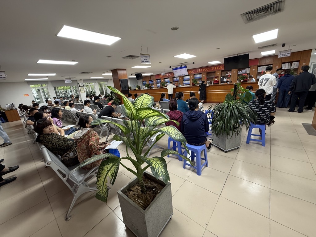 Bán nhà Giáp Nhất - diện tích 140m2 6 tầng - Ô TÔ ĐỖ CỬA - giá 39,2 tỷ