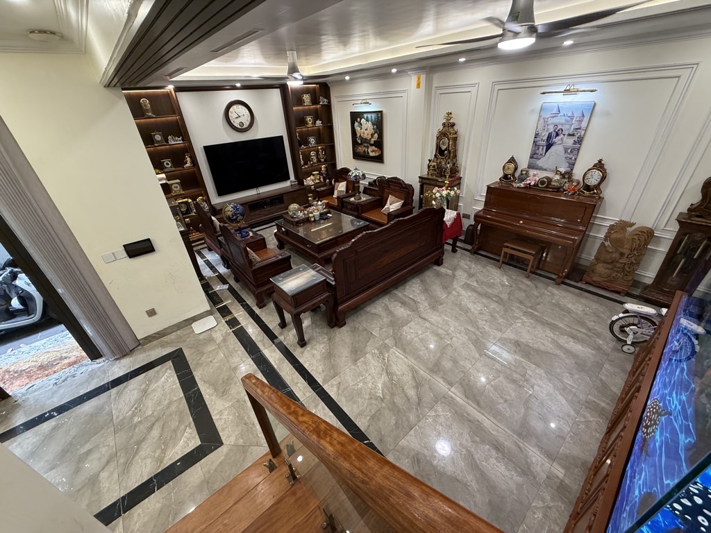 Bán nhà Giáp Nhất - diện tích 140m2 6 tầng - Ô TÔ ĐỖ CỬA - giá 39,2 tỷ