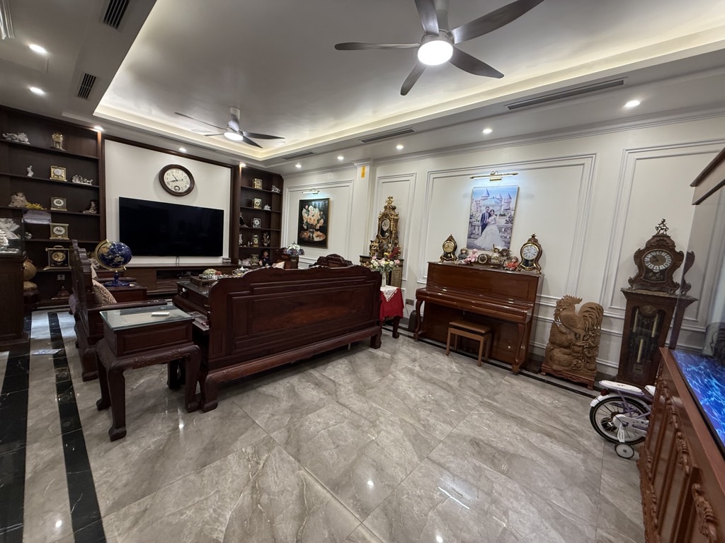 Bán nhà Giáp Nhất - diện tích 140m2 6 tầng - Ô TÔ ĐỖ CỬA - giá 39,2 tỷ