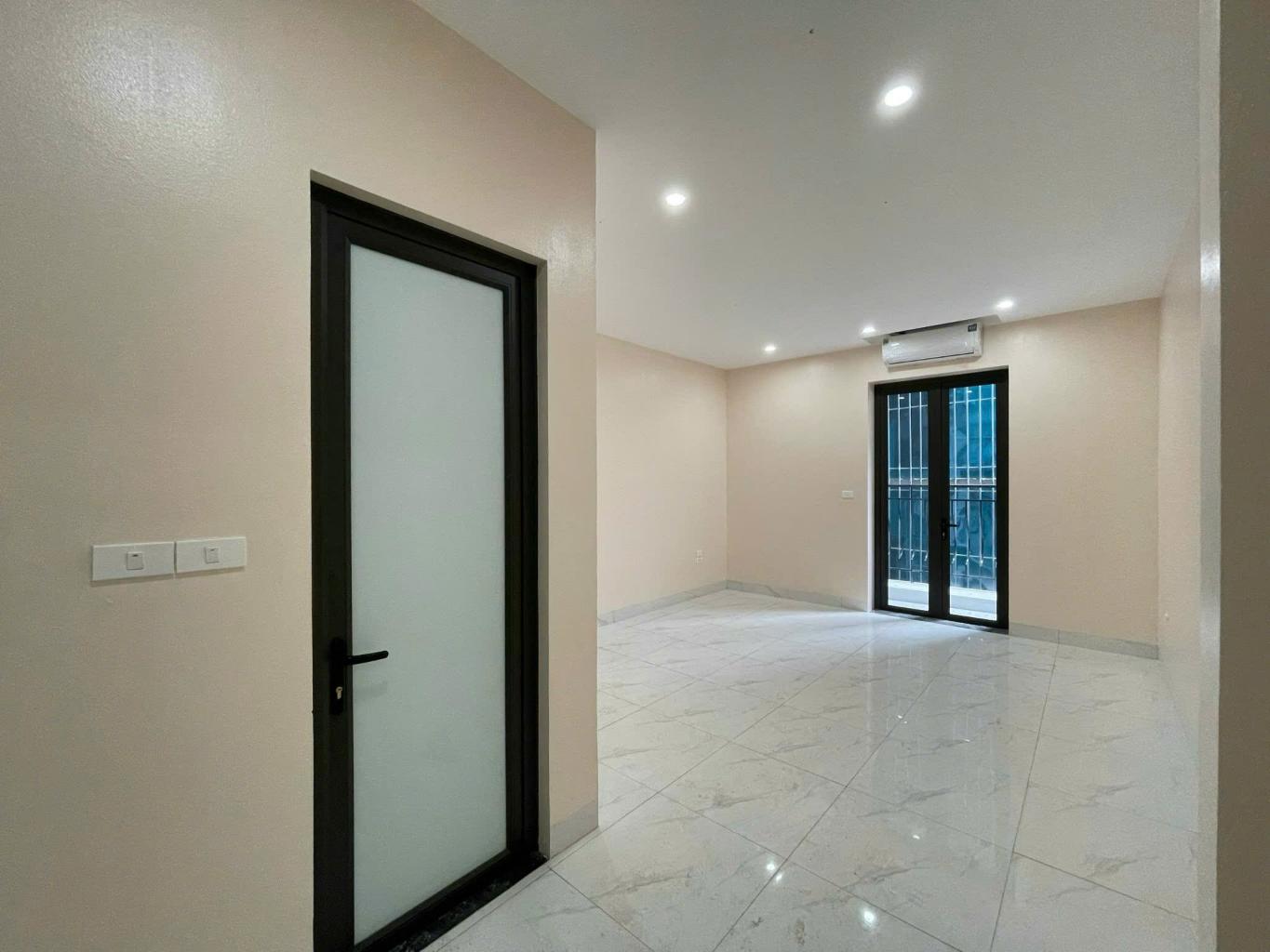 Bán nhà Ngọc Hồi - diện tích 124m2 4 tầng - Liền kề Rose Tower - giá 35 tỷ