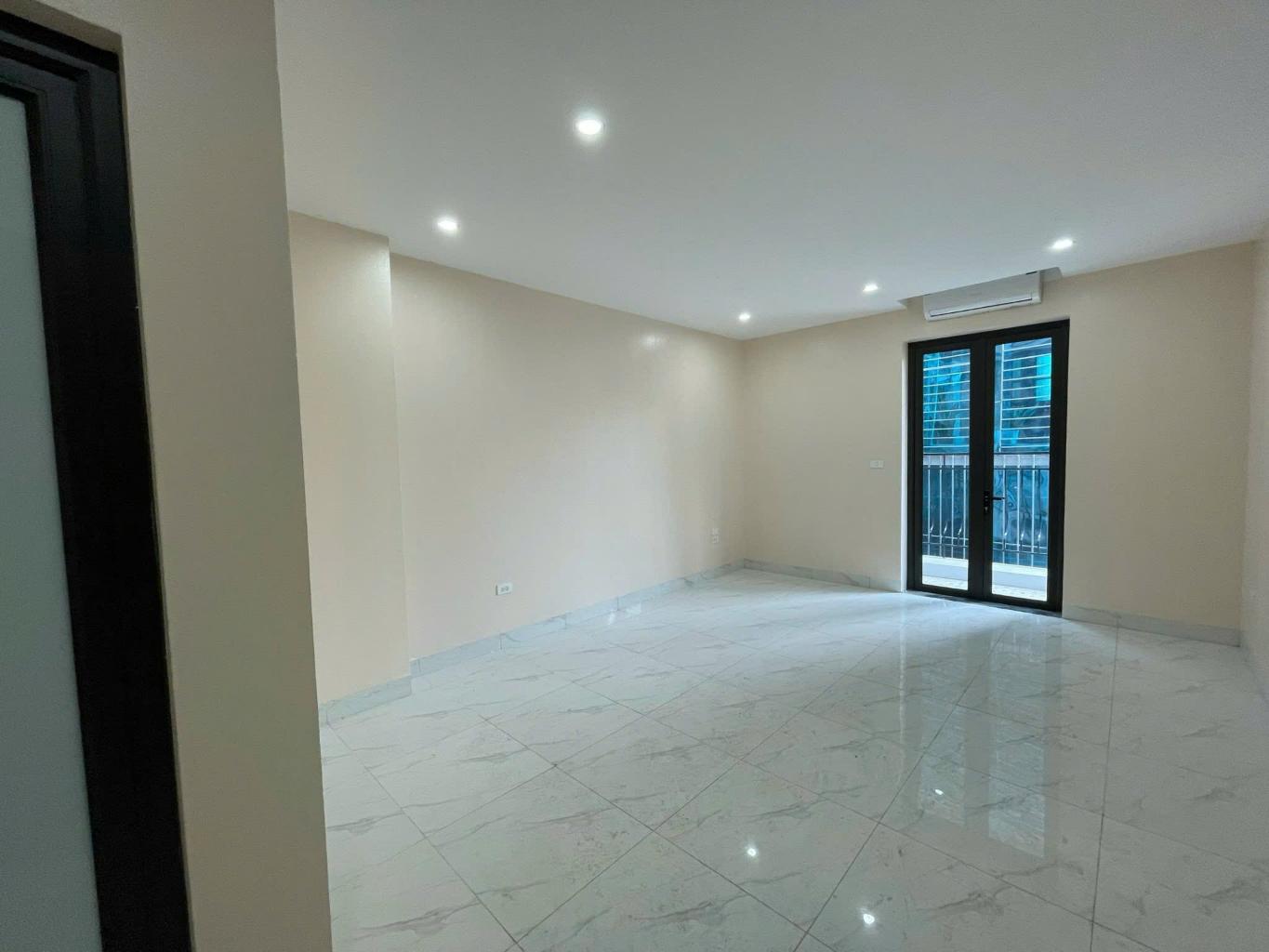 Bán nhà Ngọc Hồi - diện tích 124m2 4 tầng - Liền kề Rose Tower - giá 35 tỷ