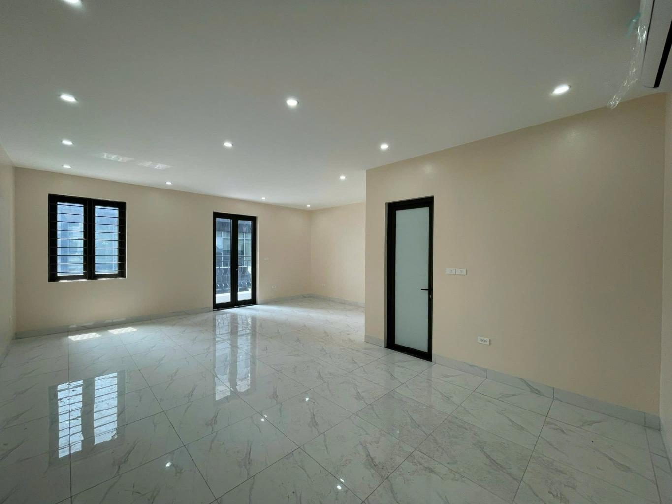 Bán nhà Ngọc Hồi - diện tích 124m2 4 tầng - Liền kề Rose Tower - giá 35 tỷ