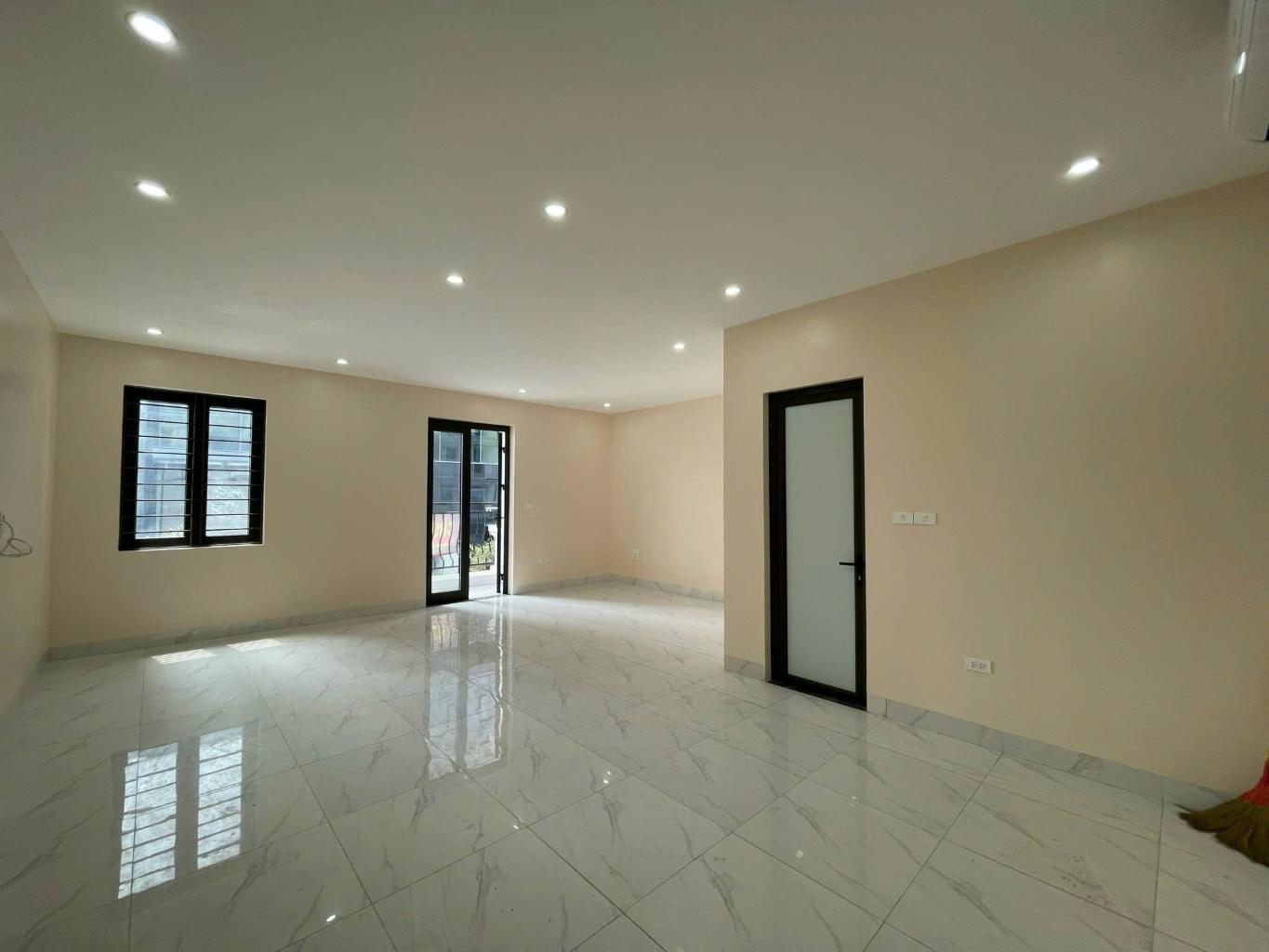 Bán nhà Ngọc Hồi - diện tích 124m2 4 tầng - Liền kề Rose Tower - giá 35 tỷ