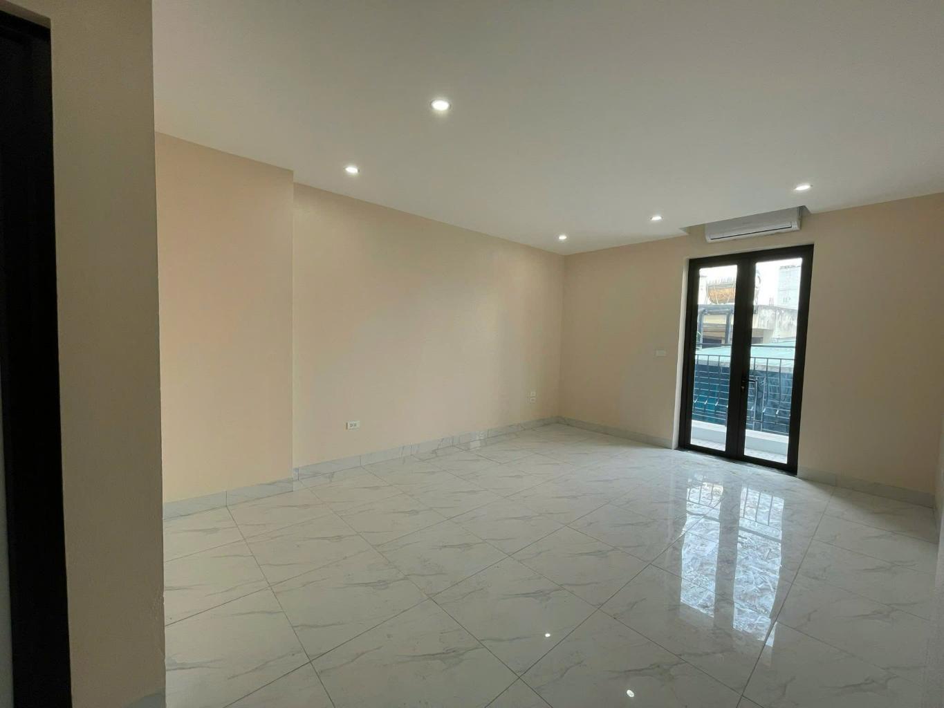 Bán nhà Ngọc Hồi - diện tích 124m2 4 tầng - Liền kề Rose Tower - giá 35 tỷ