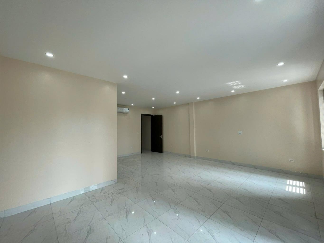 Bán nhà Ngọc Hồi - diện tích 124m2 4 tầng - Liền kề Rose Tower - giá 35 tỷ