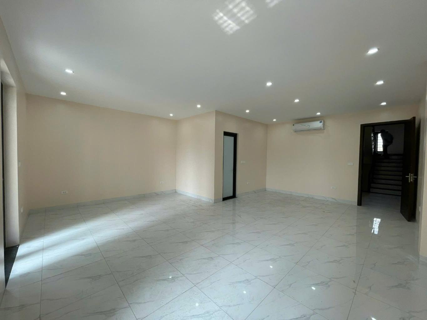 Bán nhà Ngọc Hồi - diện tích 124m2 4 tầng - Liền kề Rose Tower - giá 35 tỷ