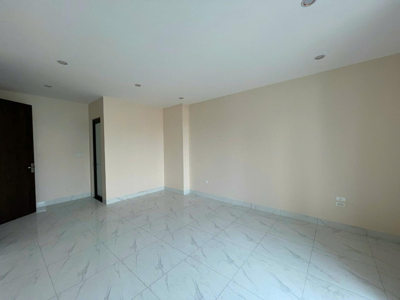 Bán nhà Ngọc Hồi - diện tích 124m2 4 tầng - Liền kề Rose Tower - giá 35 tỷ