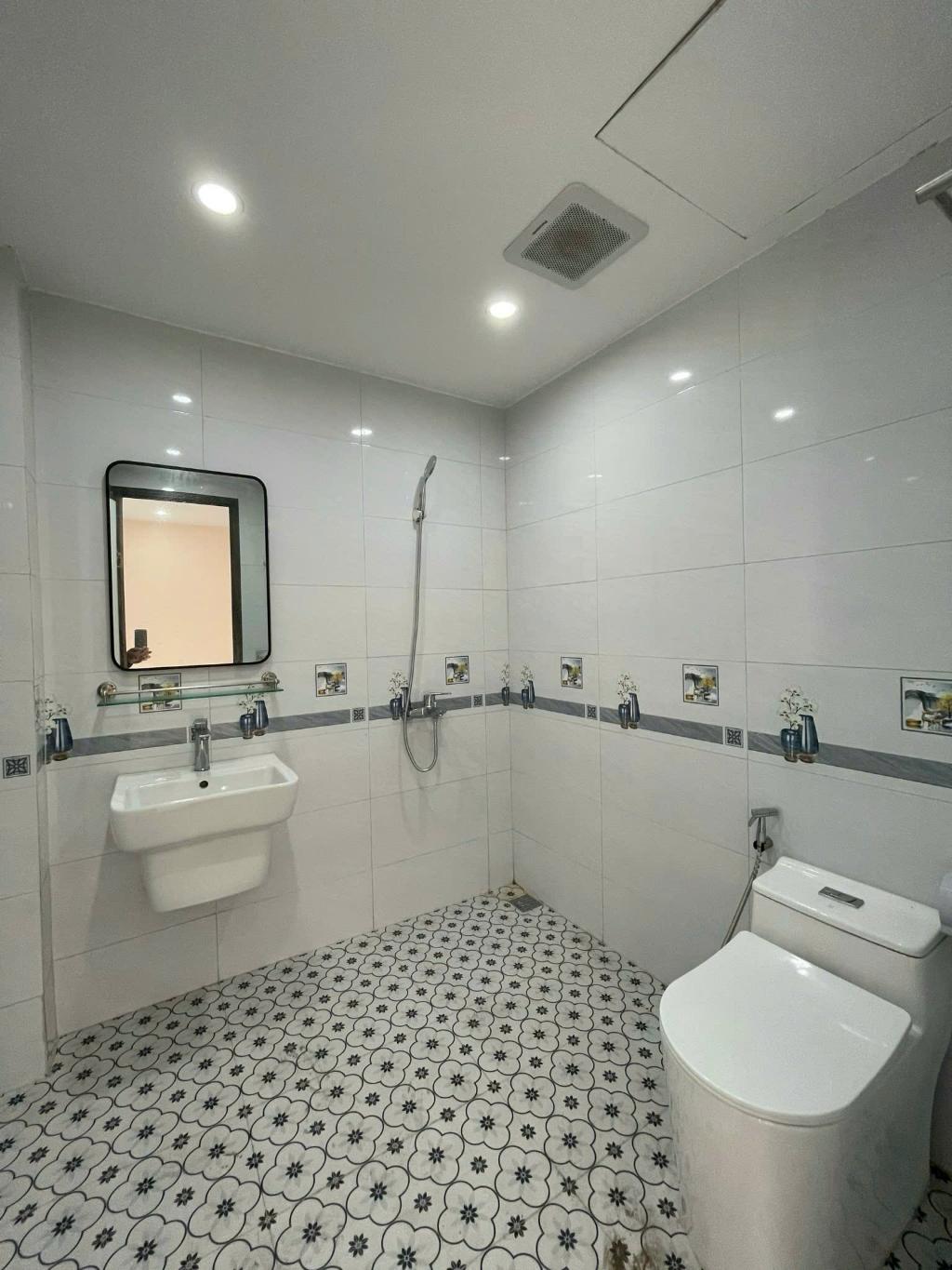 Bán nhà Ngọc Hồi - diện tích 124m2 4 tầng - Liền kề Rose Tower - giá 35 tỷ