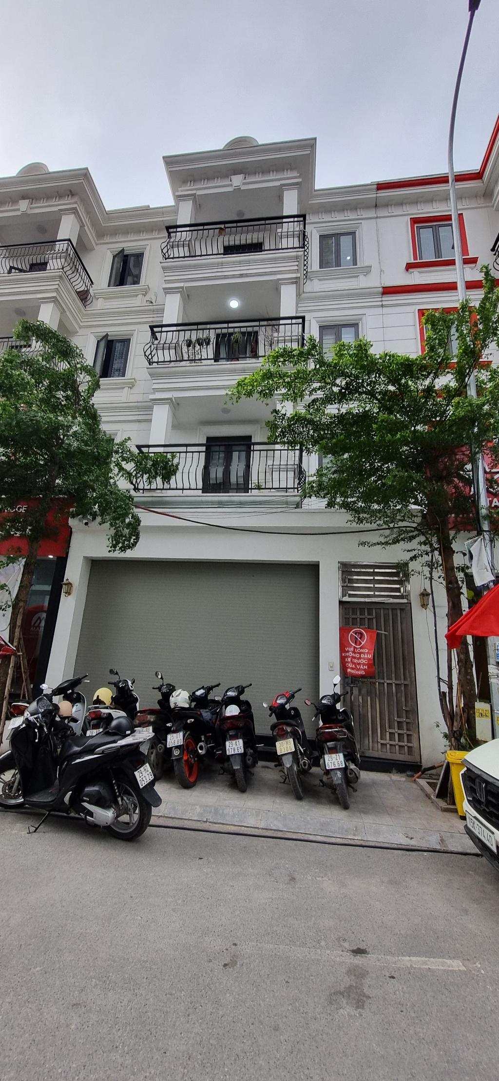 Bán nhà Ngọc Hồi - diện tích 124m2 4 tầng - Liền kề Rose Tower - giá 35 tỷ