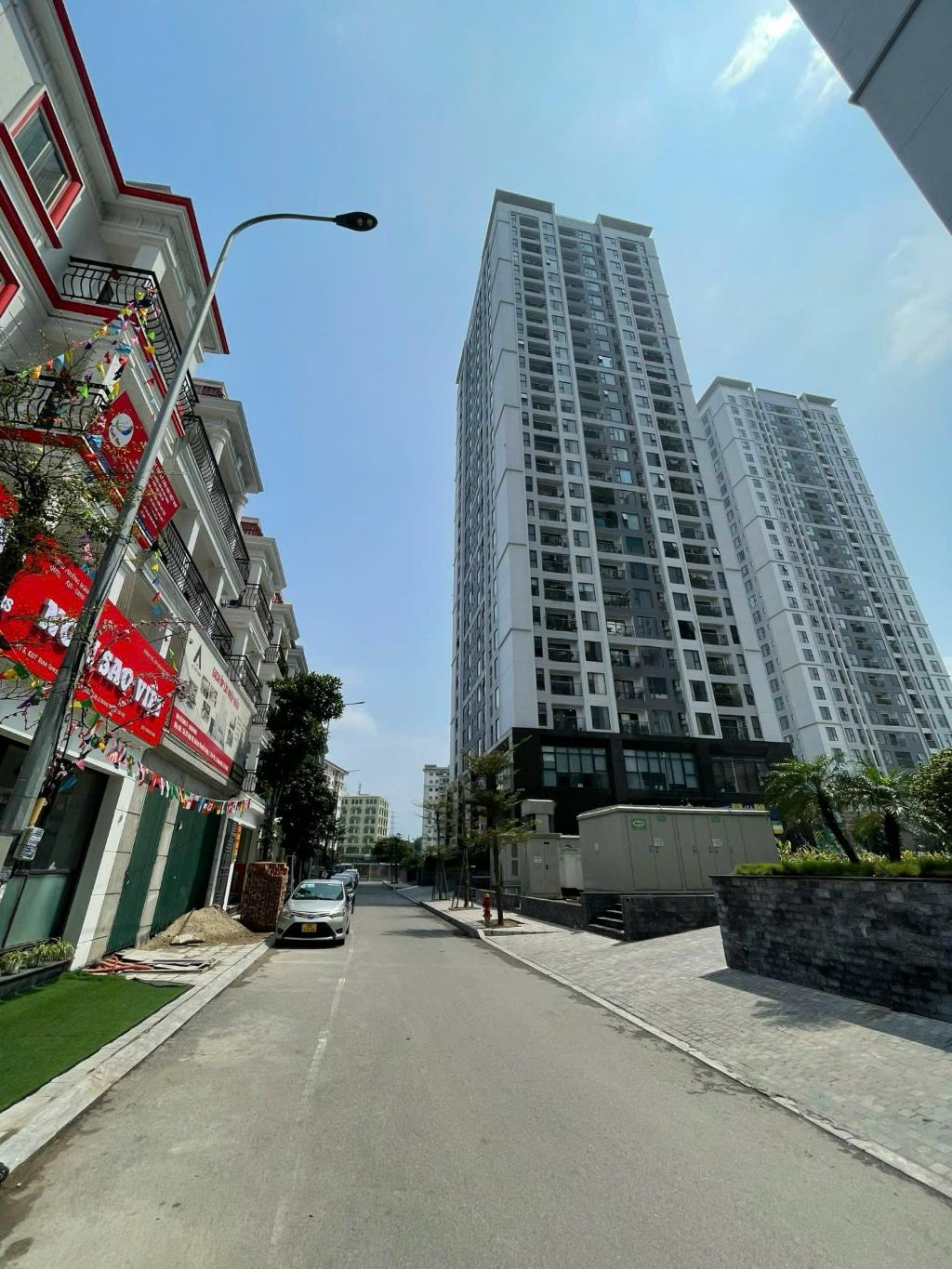 Bán nhà Ngọc Hồi - diện tích 124m2 4 tầng - Liền kề Rose Tower - giá 35 tỷ