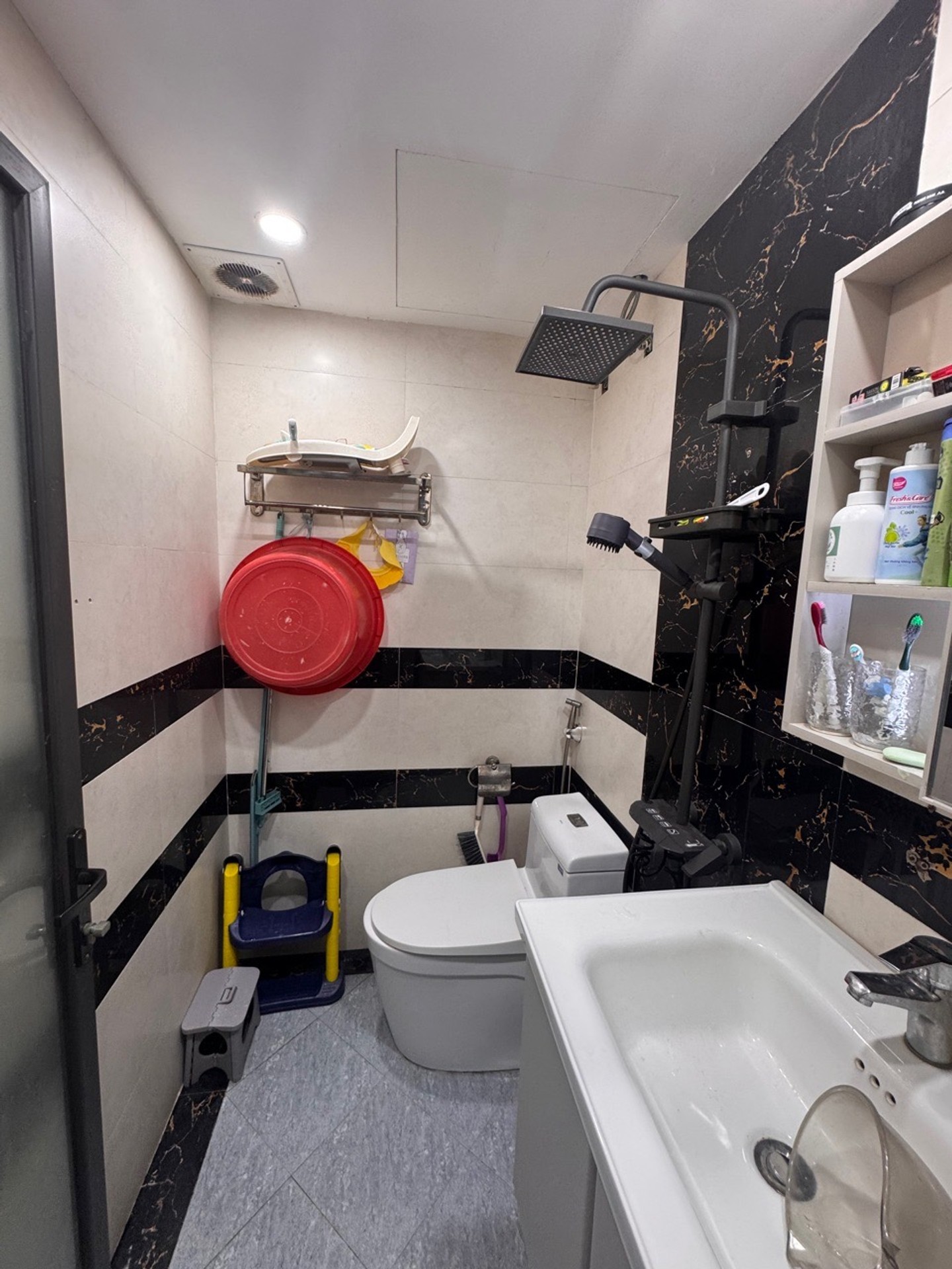 Bán nhà Tân Mai - diện tích 36m2 3 tầng - Ô TÔ NHỎ ĐỖ CỬA - giá 6,5 tỷ