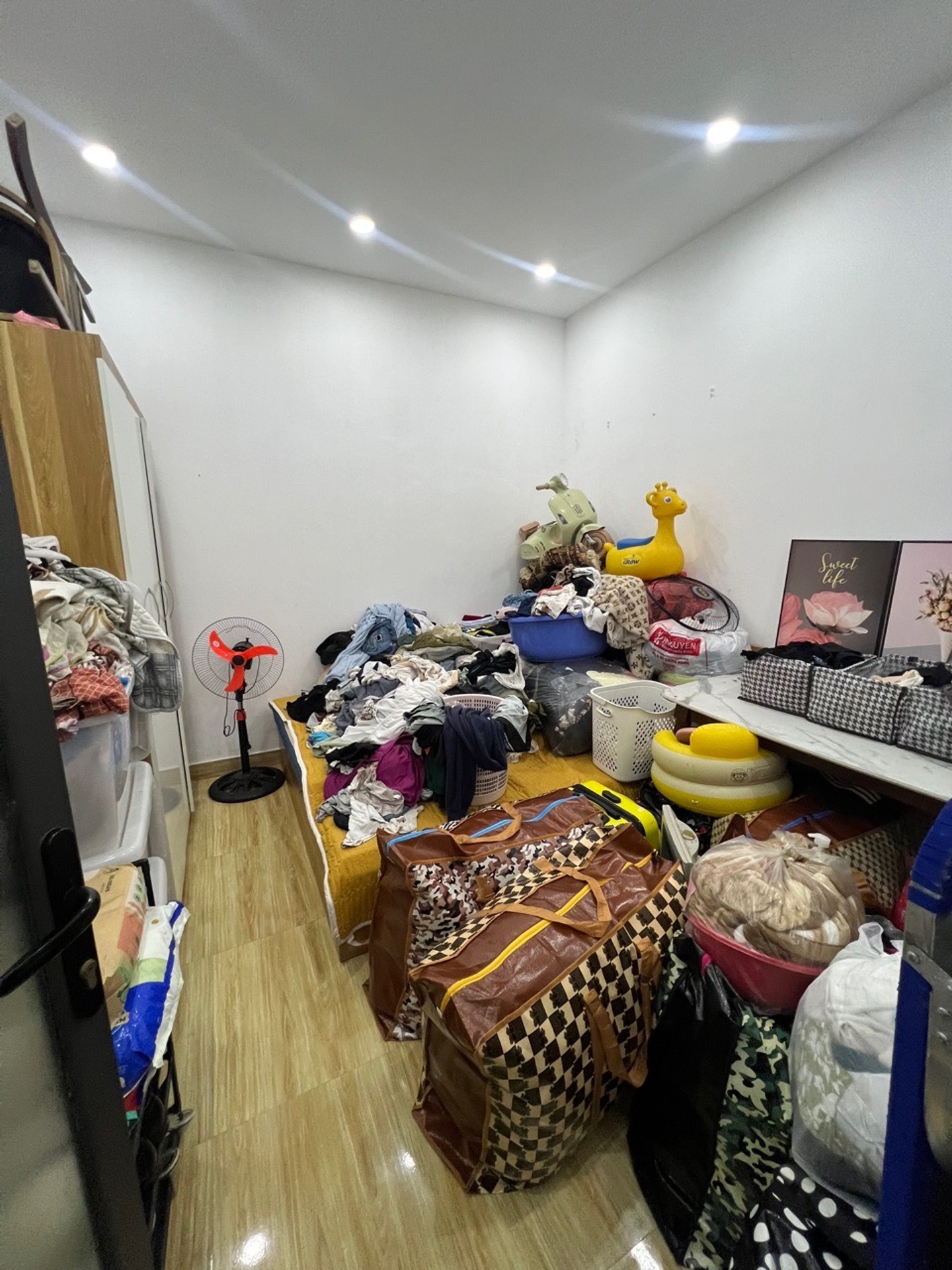 Bán nhà Tân Mai - diện tích 36m2 3 tầng - Ô TÔ NHỎ ĐỖ CỬA - giá 6,5 tỷ