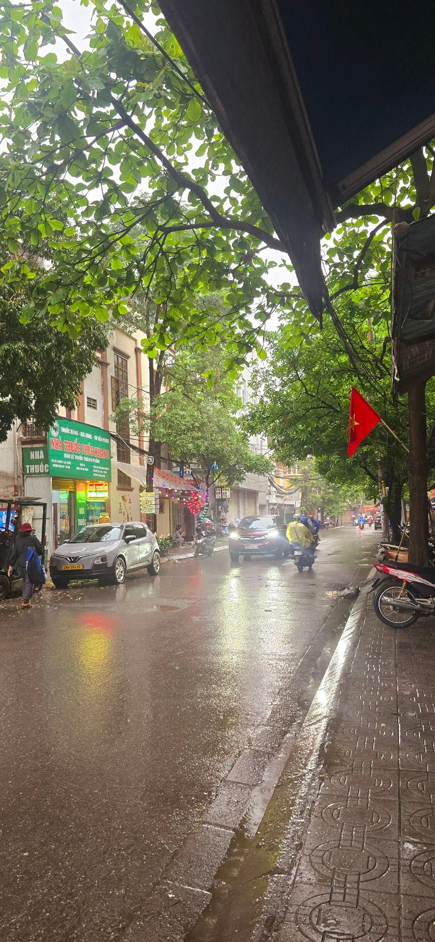 Bán nhà Mạc Thị Bưởi - diện tích 70m2 2 tầng - Ngõ ba gác tránh xe máy - giá 15 tỷ