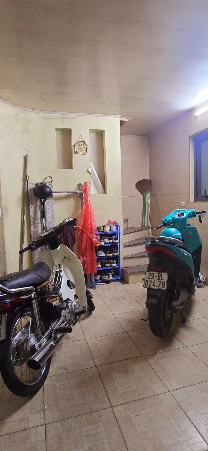 Bán nhà Mạc Thị Bưởi - diện tích 70m2 2 tầng - Ngõ ba gác tránh xe máy - giá 15 tỷ