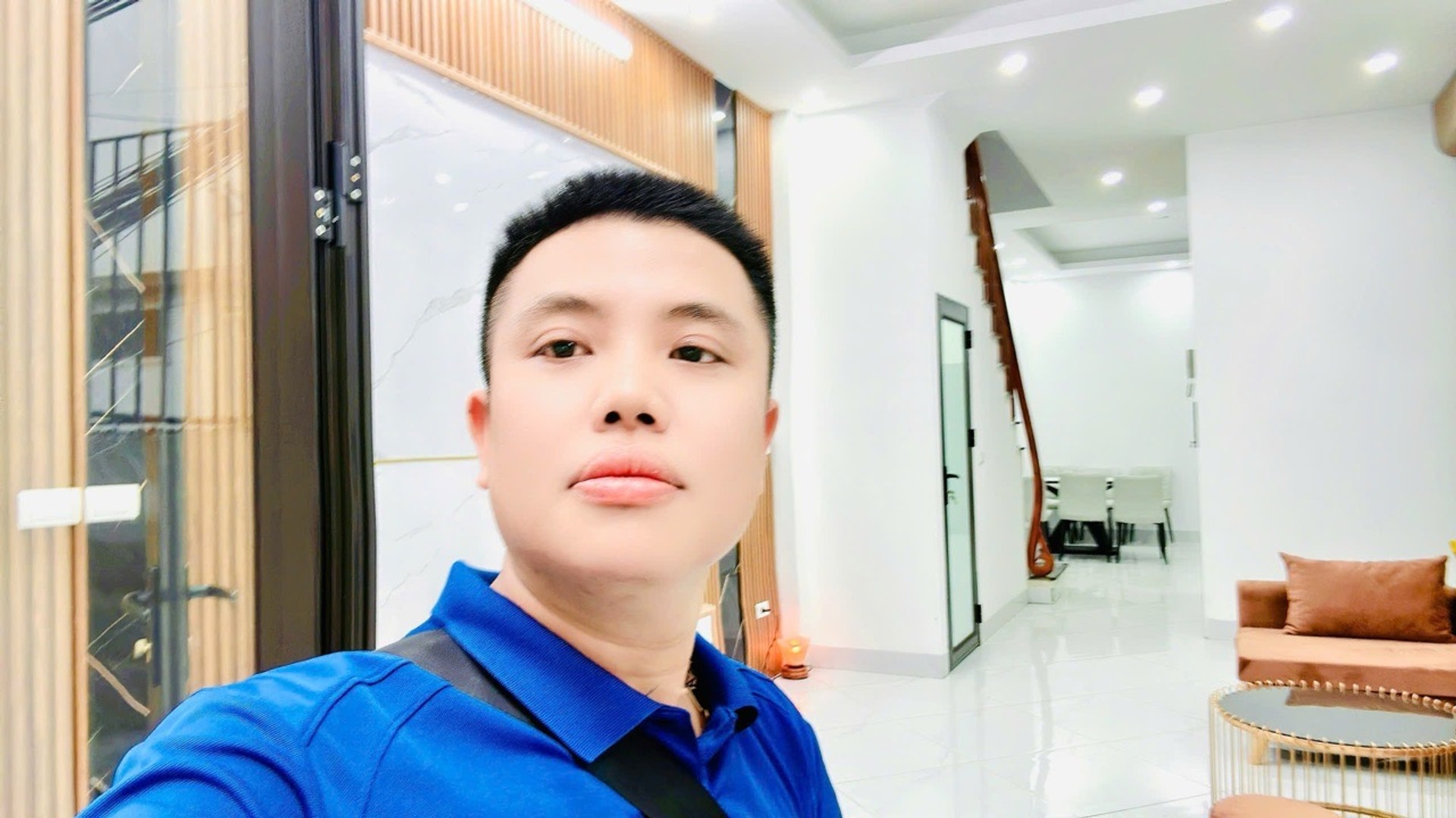 Bán nhà Nguyễn Khoái - diện tích 50m2 5 tầng - Nhà mới kính koong, thang máy - giá 12,5 tỷ