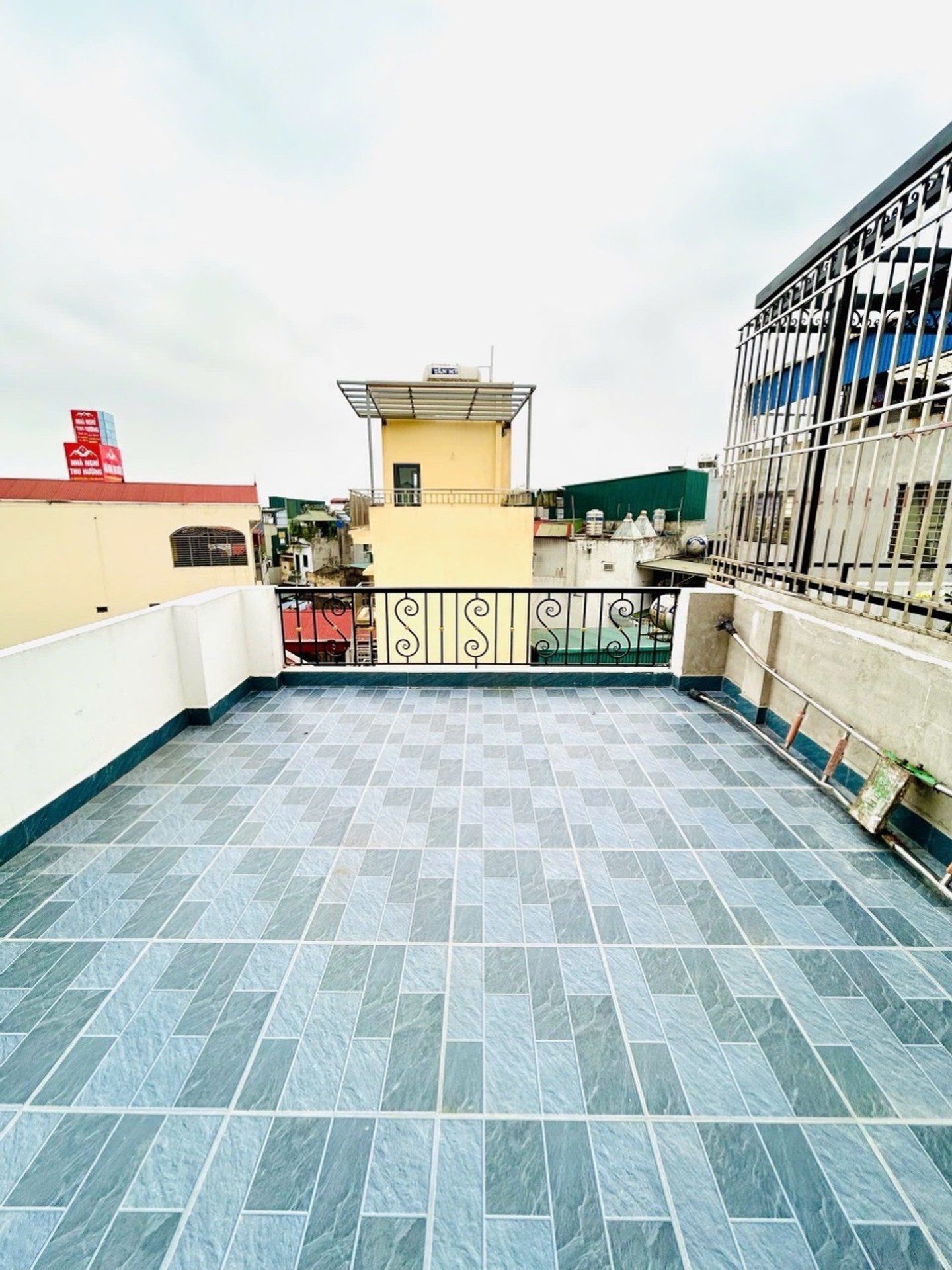 Bán nhà Nguyễn Khoái - diện tích 50m2 5 tầng - Nhà mới kính koong, thang máy - giá 12,5 tỷ