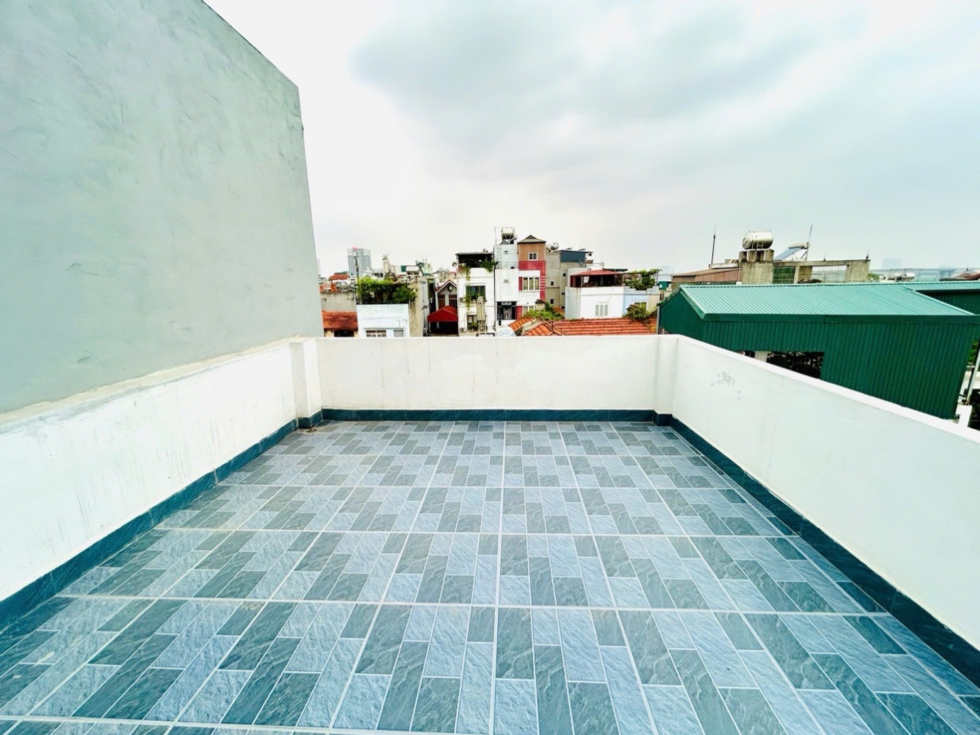 Bán nhà Nguyễn Khoái - diện tích 50m2 5 tầng - Nhà mới kính koong, thang máy - giá 12,5 tỷ
