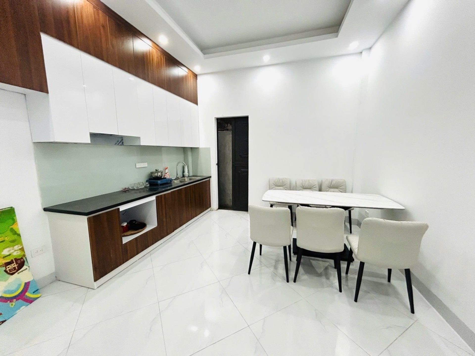 Bán nhà Nguyễn Khoái - diện tích 50m2 5 tầng - Nhà mới kính koong, thang máy - giá 12,5 tỷ