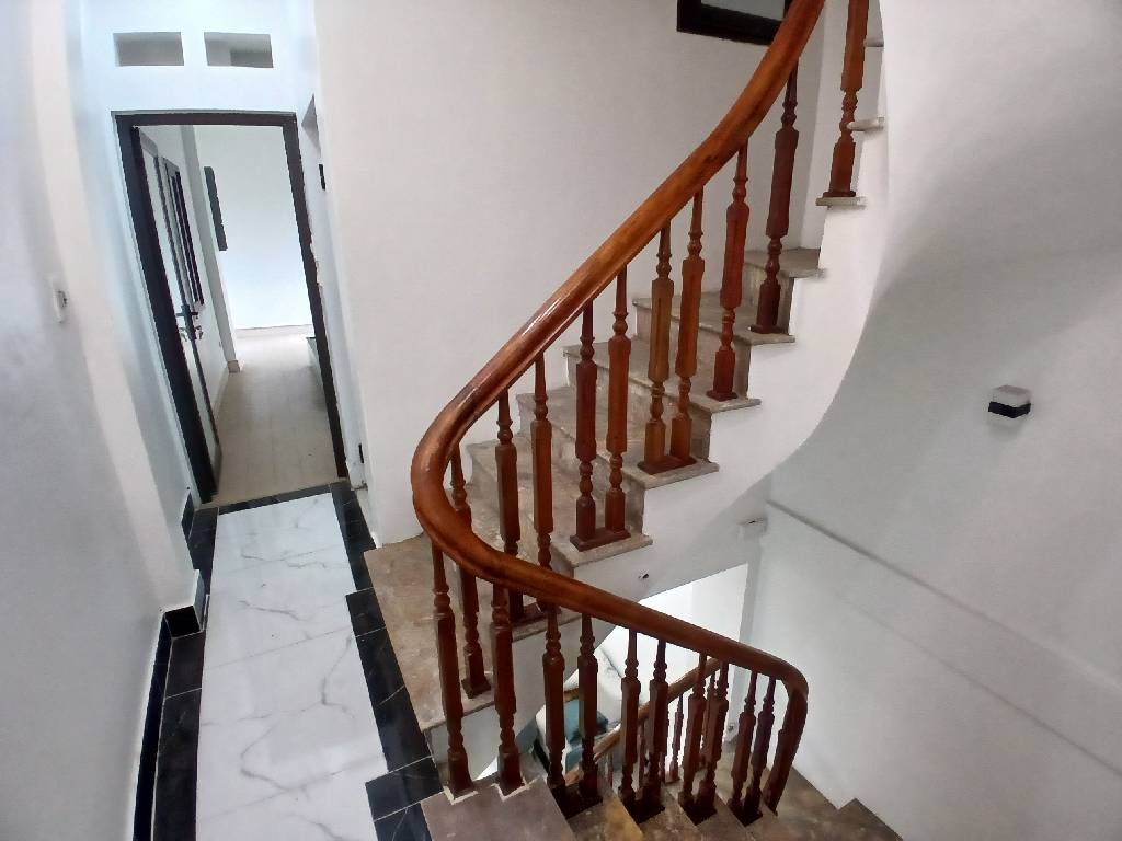 Bán nhà Nguyễn Khoái - diện tích 36m2 4 tầng - Ô TÔ ĐỖ CỬA - giá 5,6 tỷ
