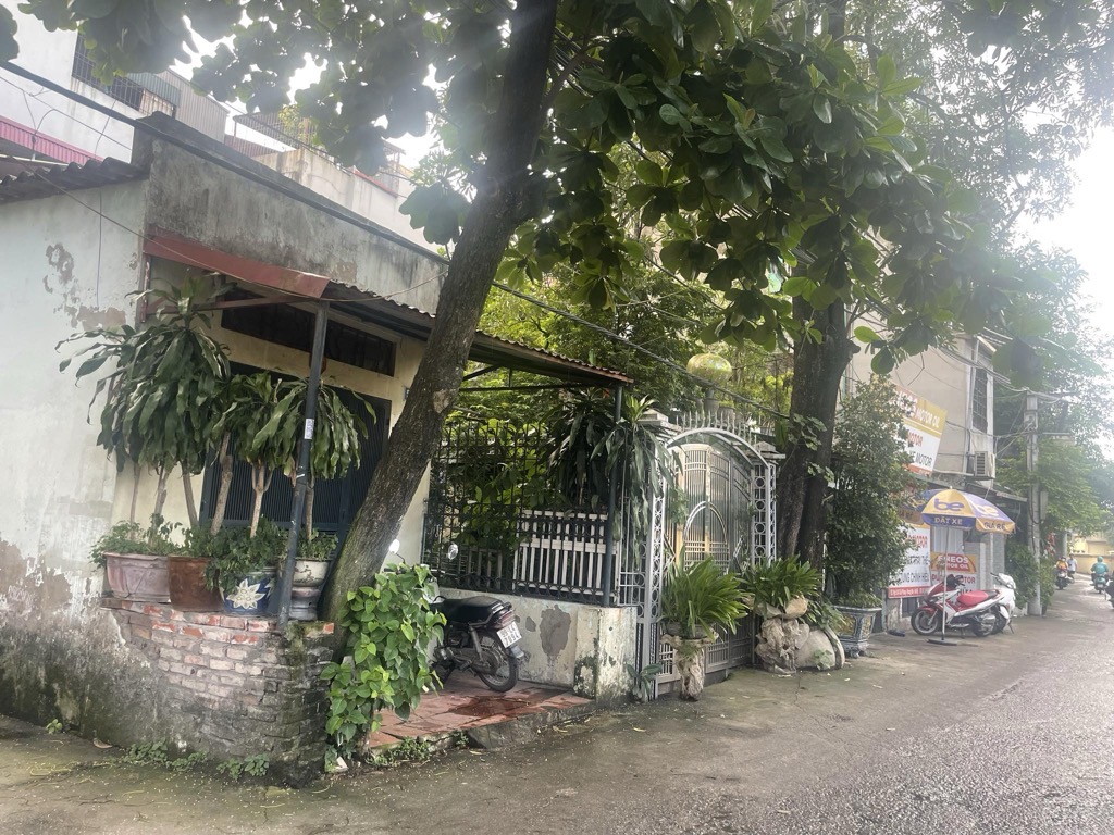 Bán nhà Giải Phóng - diện tích 196m2 1 tầng - Mặt tiền rộng, ô tô - giá 15,8 tỷ