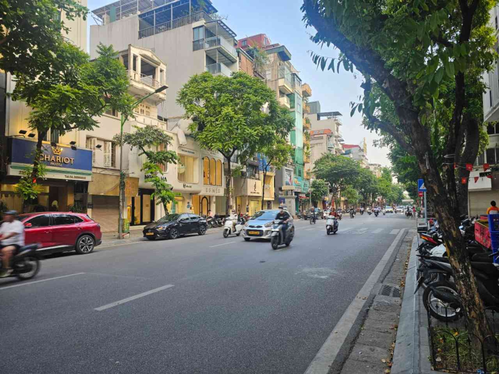 Bán nhà Phố Huế - diện tích 25m2 3 tầng - Nhà đẹp hiếm có - giá 7,5 tỷ