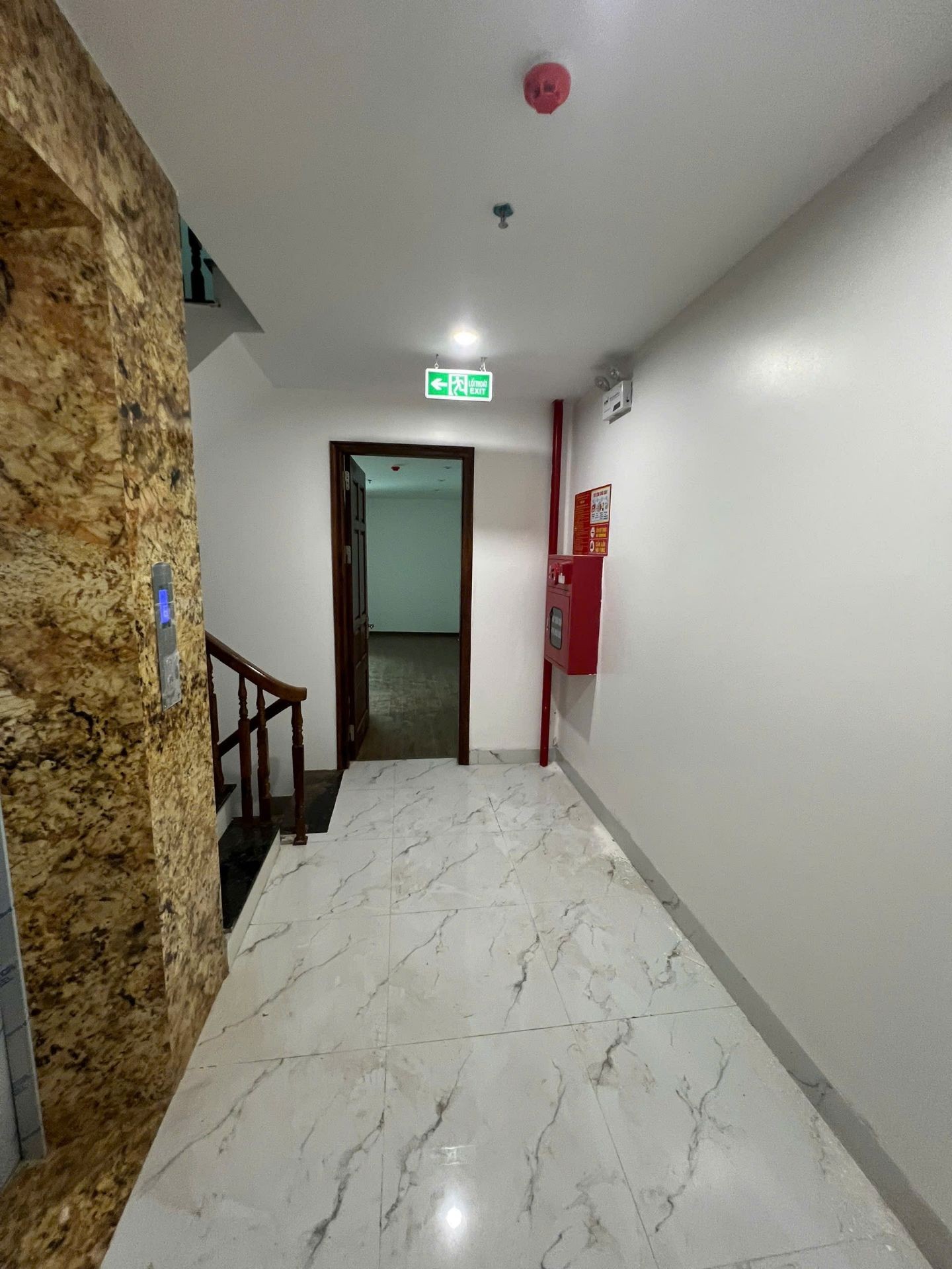Bán nhà Nguyễn Chính - diện tích 65m2 6 tầng - Ô tô nhỏ đỗ cửa - giá 15,9 tỷ