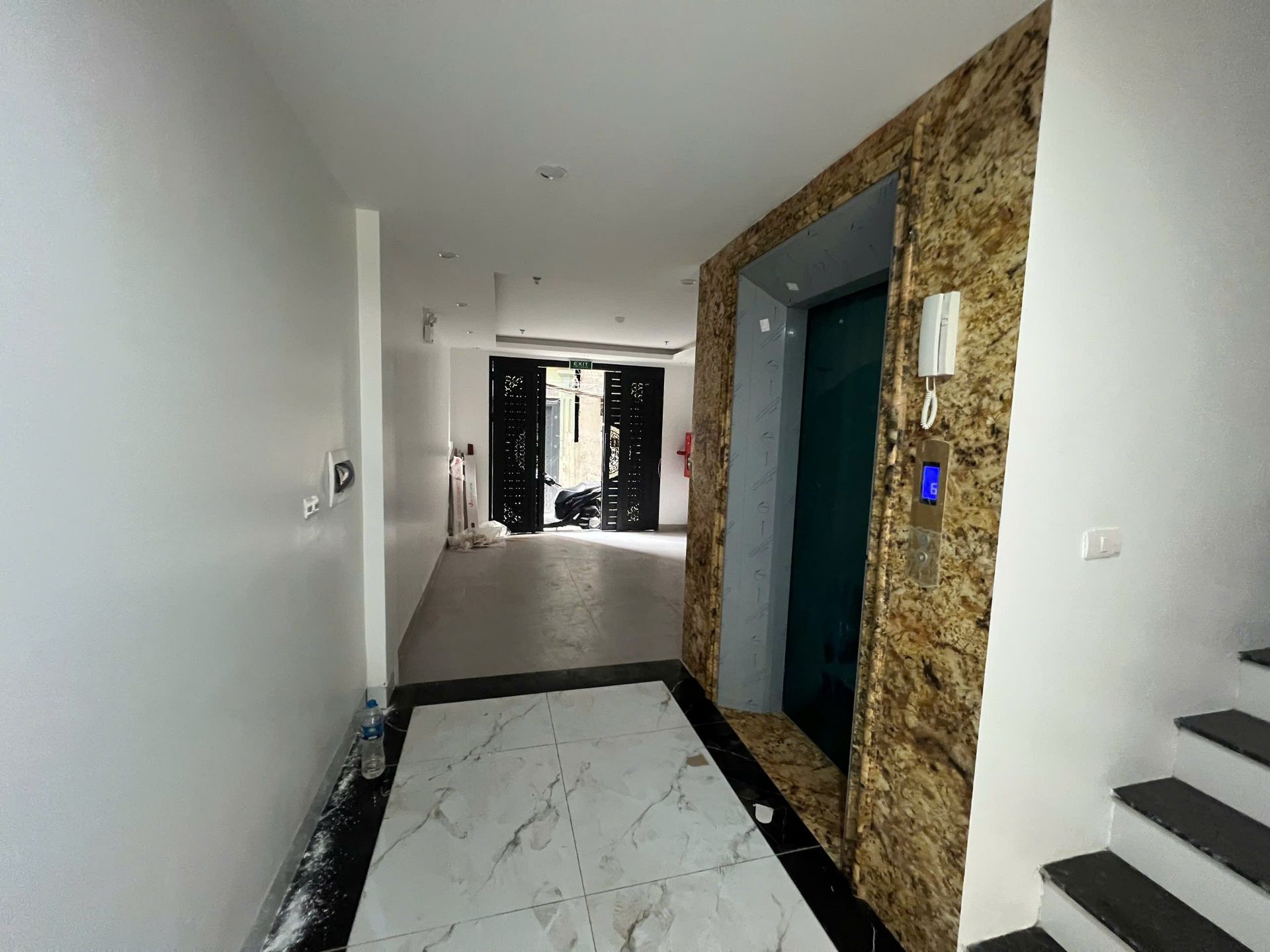 Bán nhà Nguyễn Chính - diện tích 65m2 6 tầng - Ô tô nhỏ đỗ cửa - giá 15,9 tỷ
