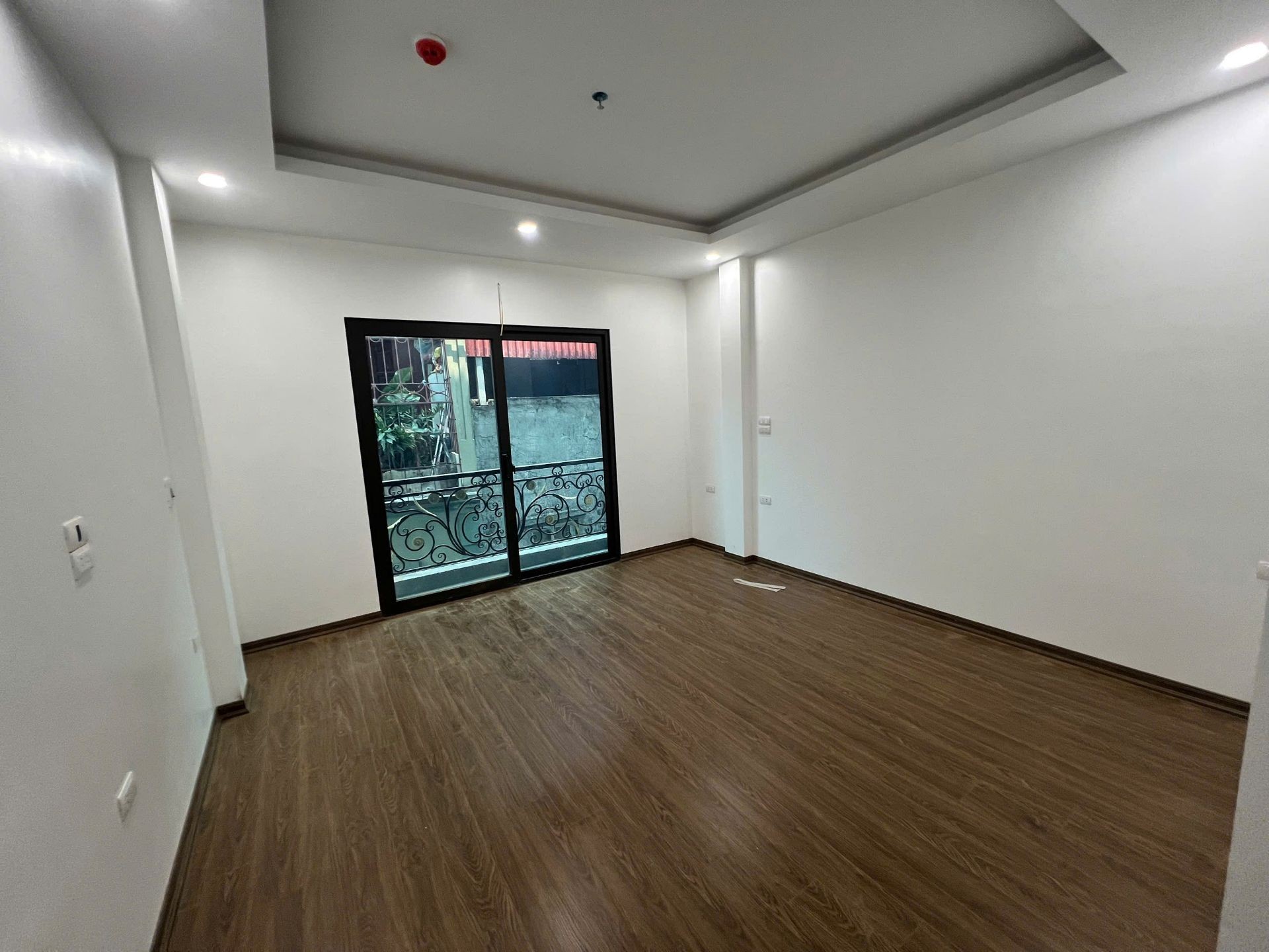Bán nhà Nguyễn Chính - diện tích 65m2 6 tầng - Ô tô nhỏ đỗ cửa - giá 15,9 tỷ