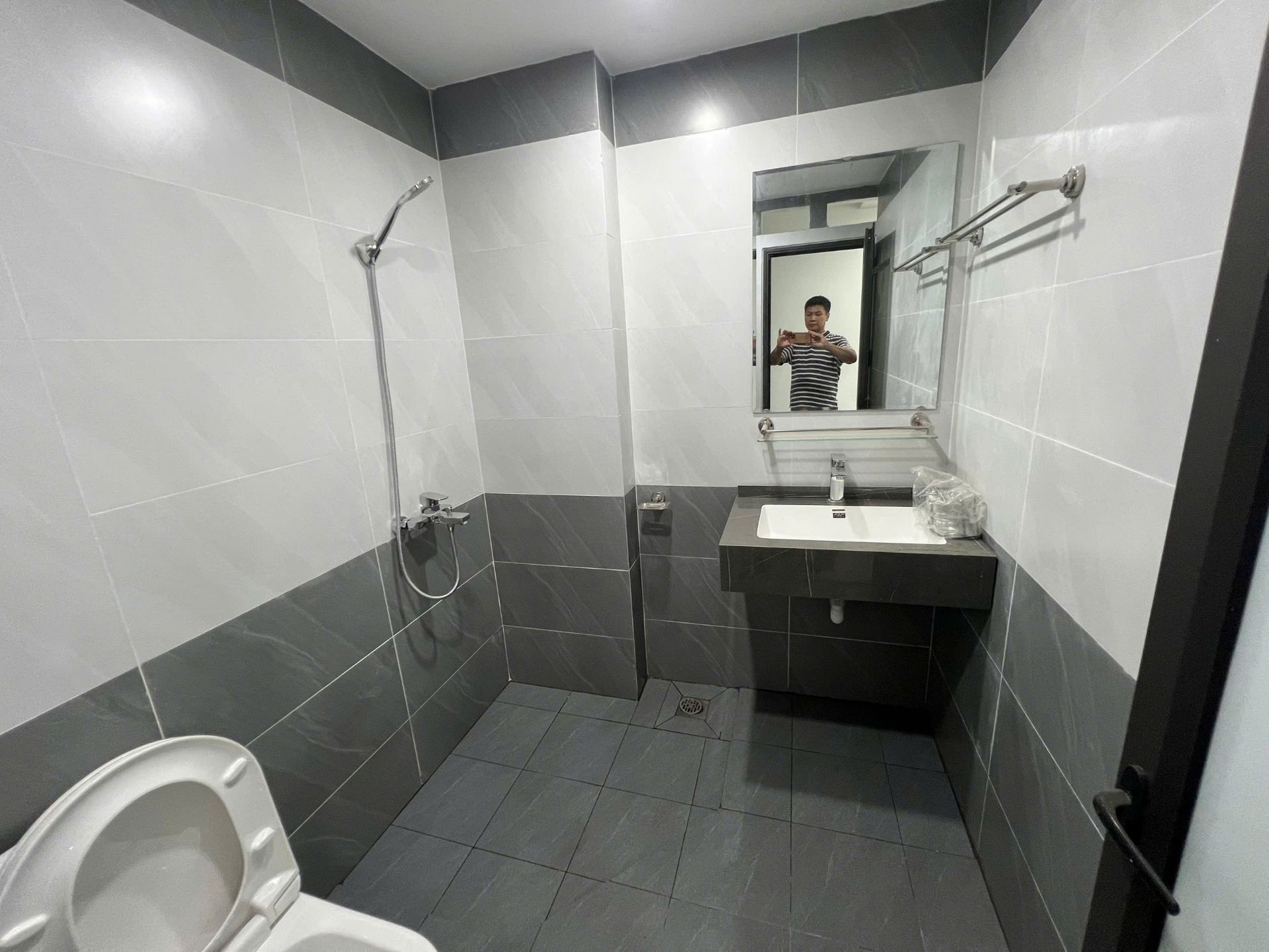 Bán nhà Nguyễn Chính - diện tích 65m2 6 tầng - Ô tô nhỏ đỗ cửa - giá 15,9 tỷ