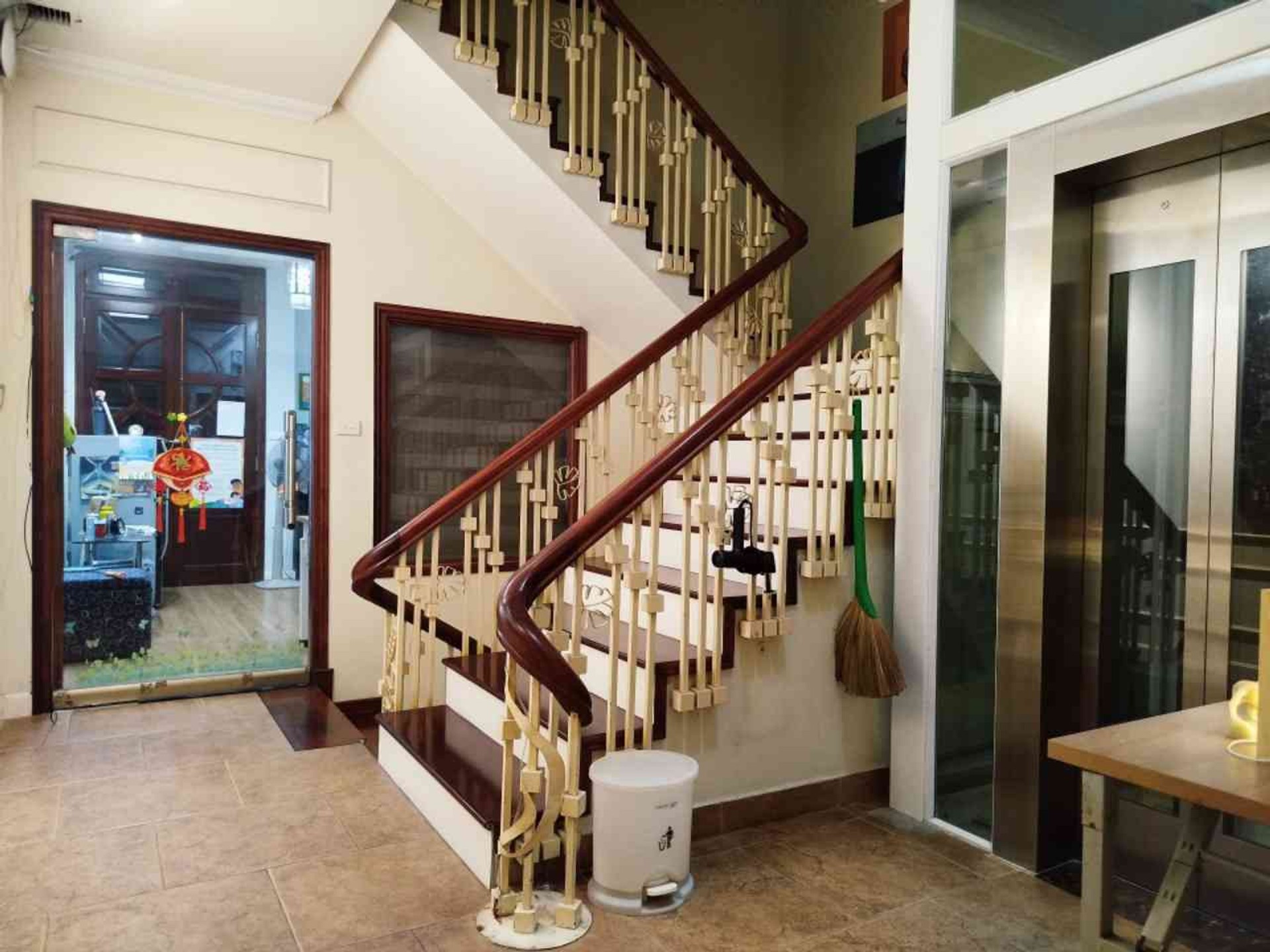 Bán nhà Định Công - diện tích 76m2 5 tầng - Ô tô tránh - giá 34,5 tỷ