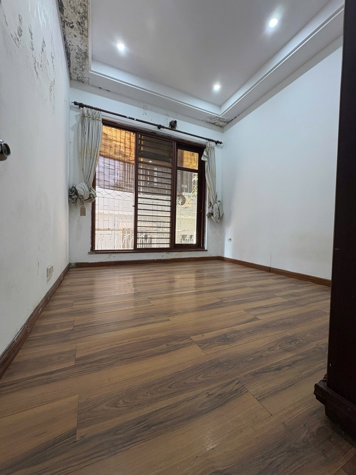 Bán nhà Trường Chinh - diện tích 32m2 4 tầng - Ô TÔ ĐỖ CỬA - giá 10 tỷ