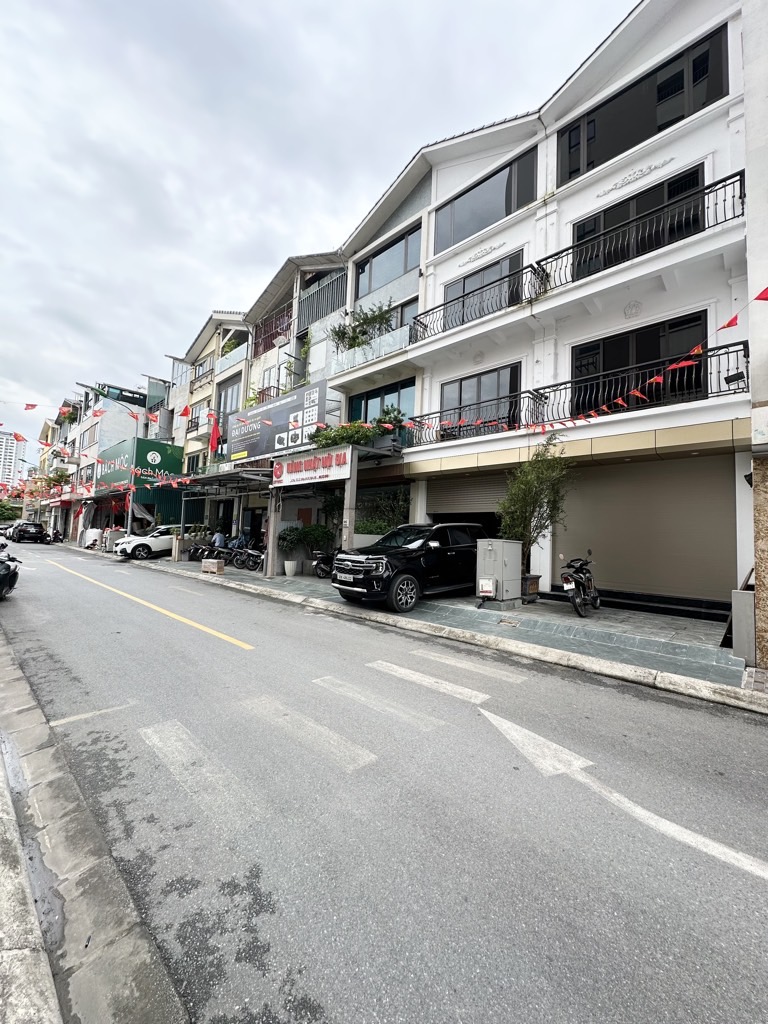 Bán nhà Thịnh Liệt - diện tích 90m2 4 tầng - ô tô vào nhà - giá 21,6 tỷ