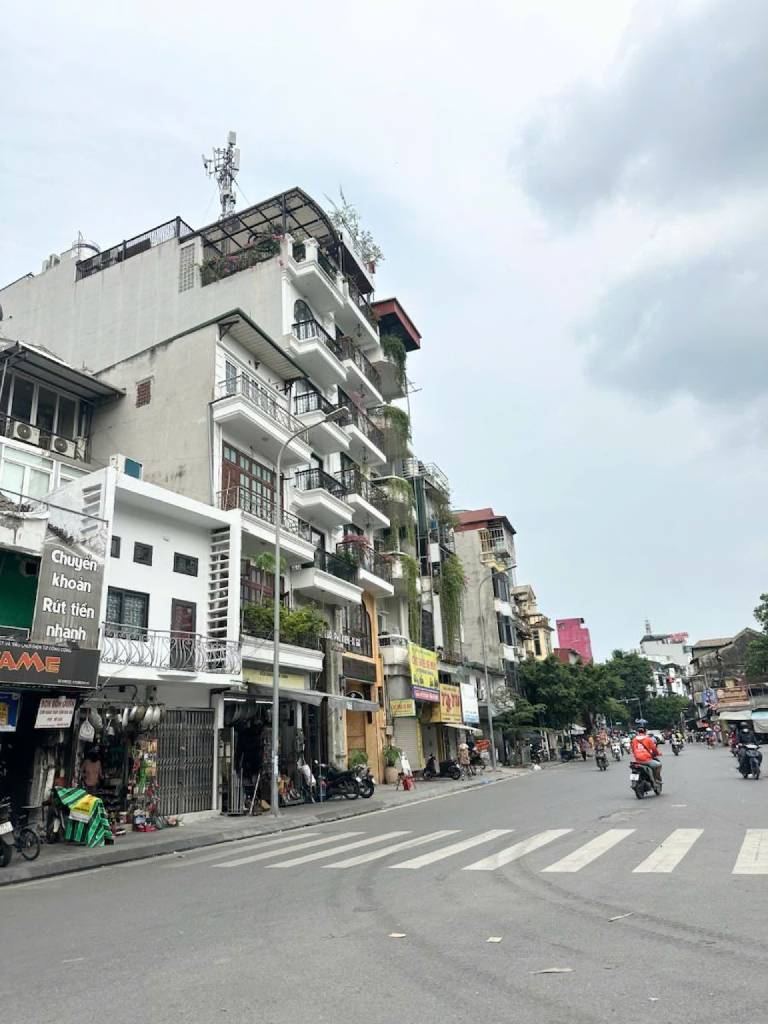 Bán nhà Nguyễn Khuyến - diện tích 101m2 6 tầng - Mặt phố kinh doanh đẳng cấp - giá 41 tỷ