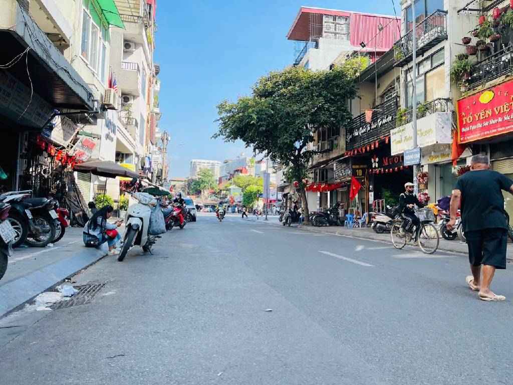 Bán nhà Nguyễn Khuyến - diện tích 101m2 6 tầng - Mặt phố kinh doanh đẳng cấp - giá 41 tỷ