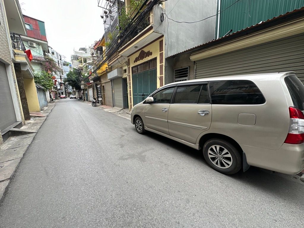 Bán nhà Yên Lạc - diện tích 201.7m2 2 tầng - mặt phố - giá 45 tỷ