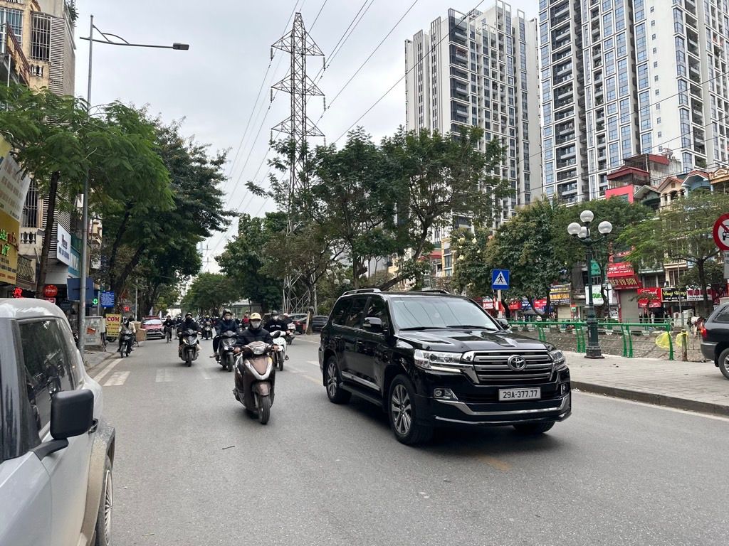 Bán nhà Yên Lạc - diện tích 201.7m2 2 tầng - mặt phố - giá 45 tỷ