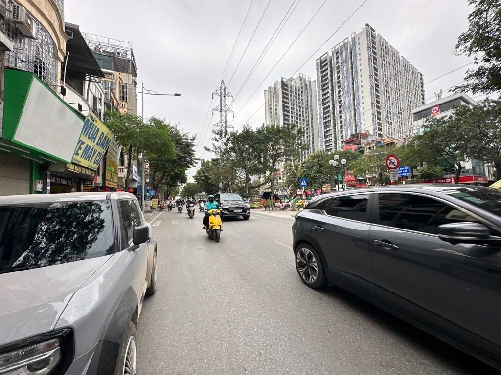 Bán nhà Yên Lạc - diện tích 201.7m2 2 tầng - mặt phố - giá 45 tỷ