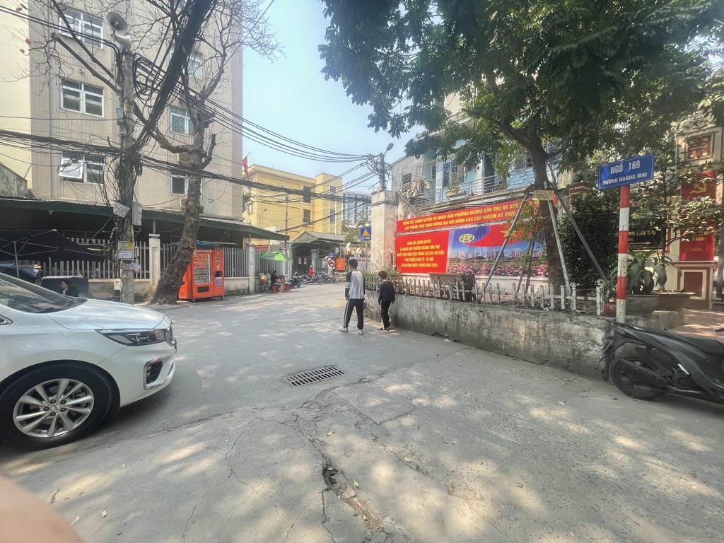Bán nhà Hoàng Mai - diện tích 57m2 3 tầng - ô tô đỗ cửa - giá 12,6 tỷ