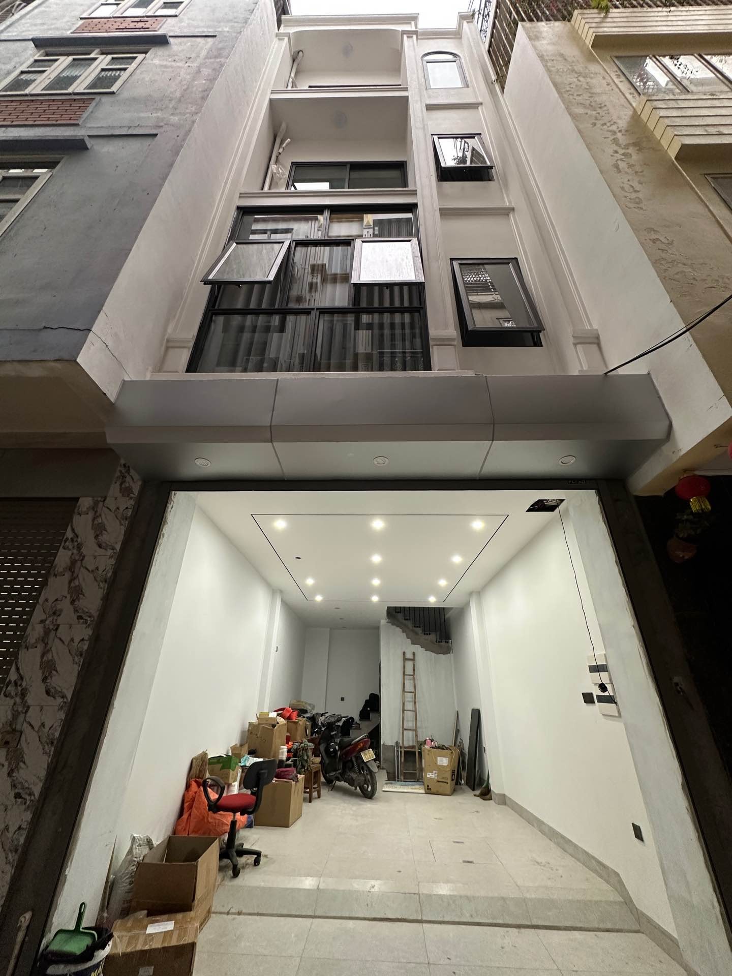 Bán nhà Nguyễn Khoái - diện tích 36m2 4 tầng - Ngõ ô tô tránh - giá 9,5 tỷ