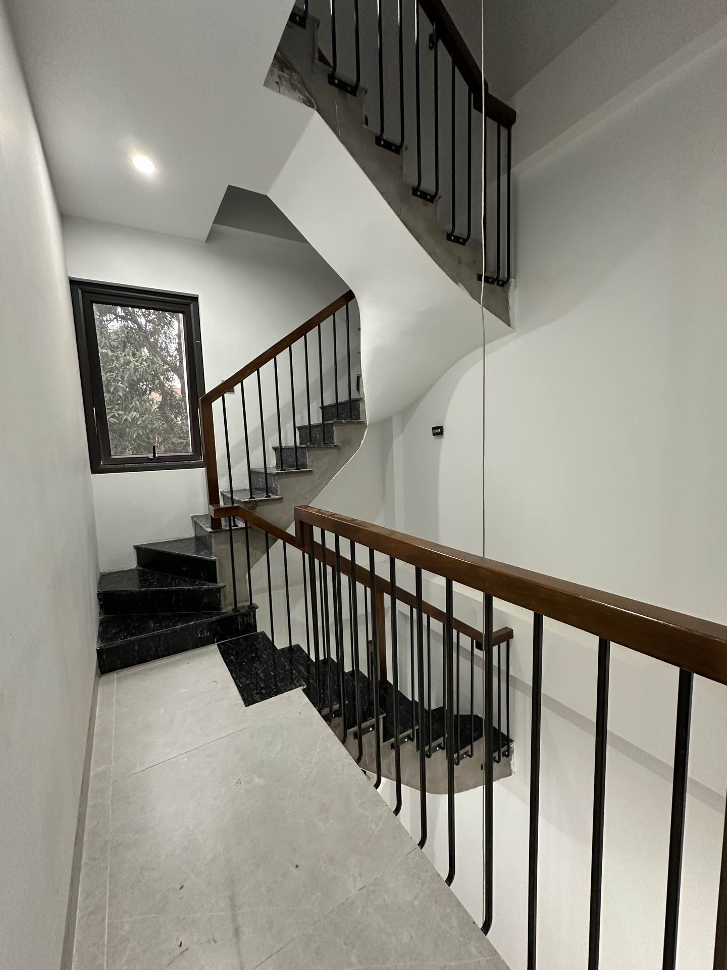 Bán nhà Nguyễn Khoái - diện tích 36m2 4 tầng - Ngõ ô tô tránh - giá 9,5 tỷ