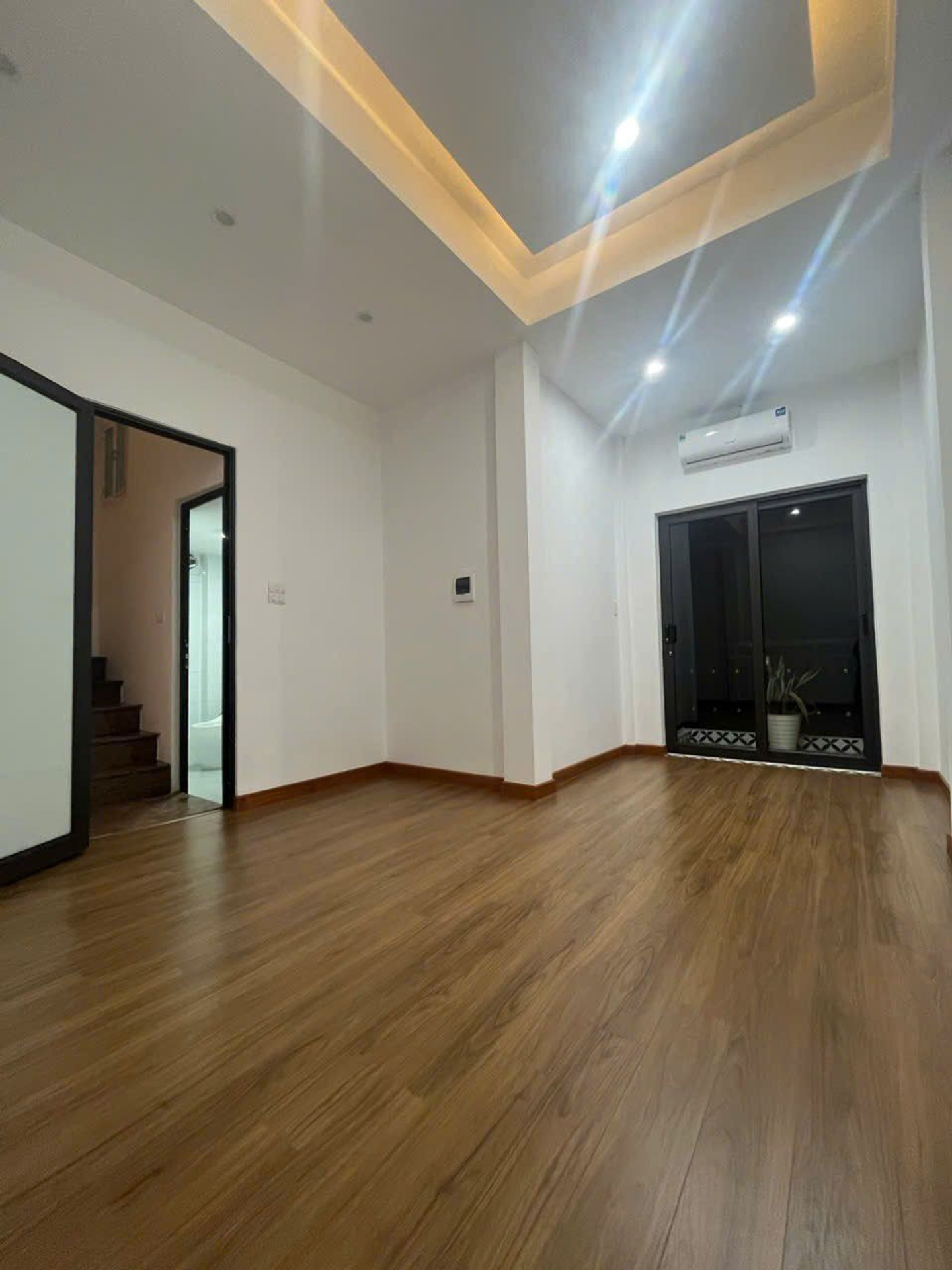 Bán nhà Hoàng Mai - diện tích 35m2 6 tầng - Ngõ siêu nông, ô tô tránh - giá 7,8 tỷ