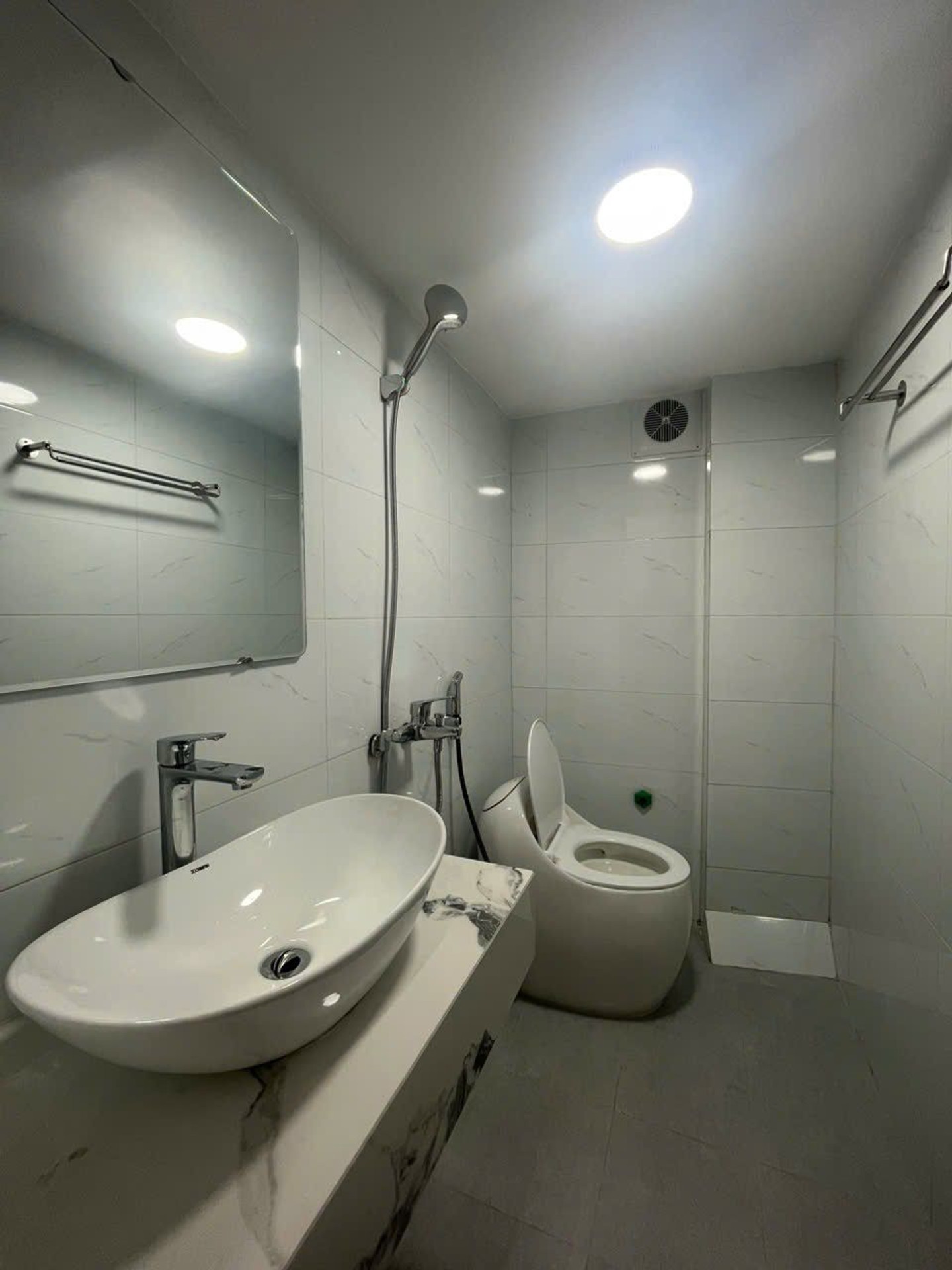 Bán nhà Hoàng Mai - diện tích 35m2 6 tầng - Ngõ siêu nông, ô tô tránh - giá 7,8 tỷ
